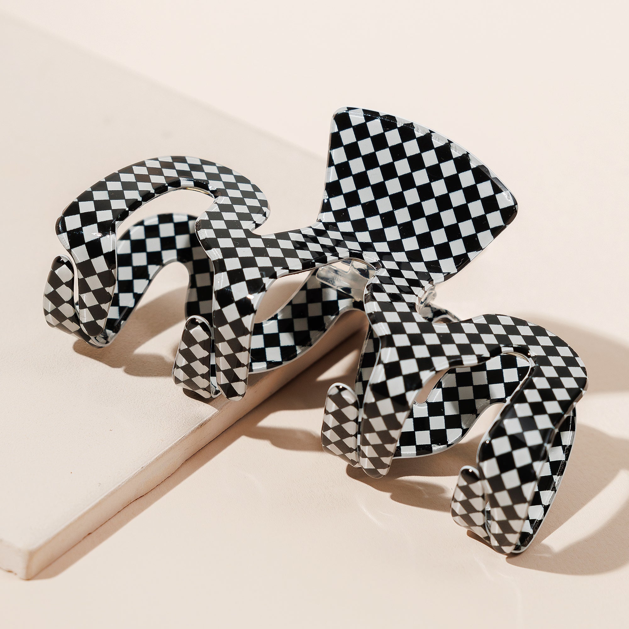 Trendy Checkered Wavy Hair Claw