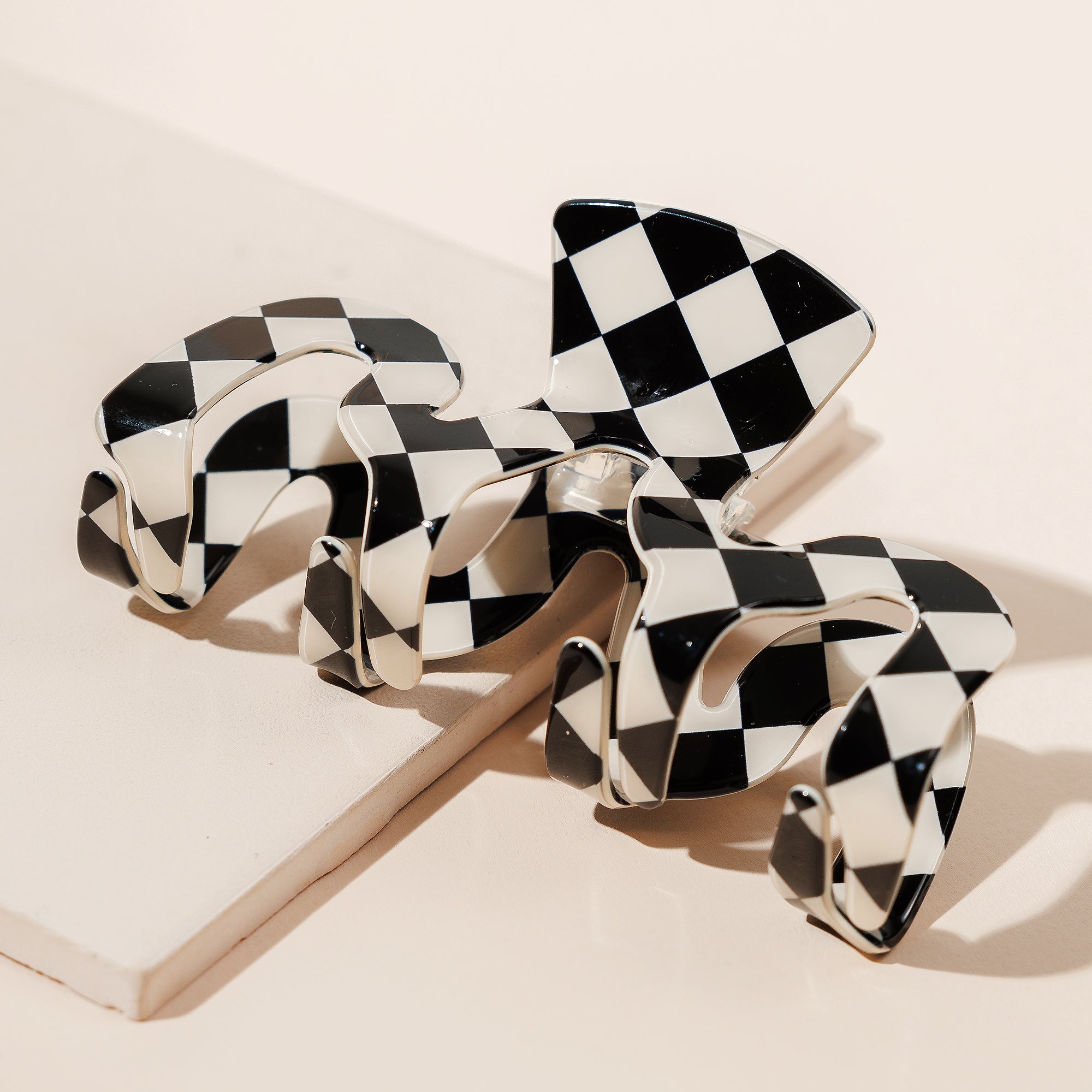 Trendy Checkered Wavy Hair Claw