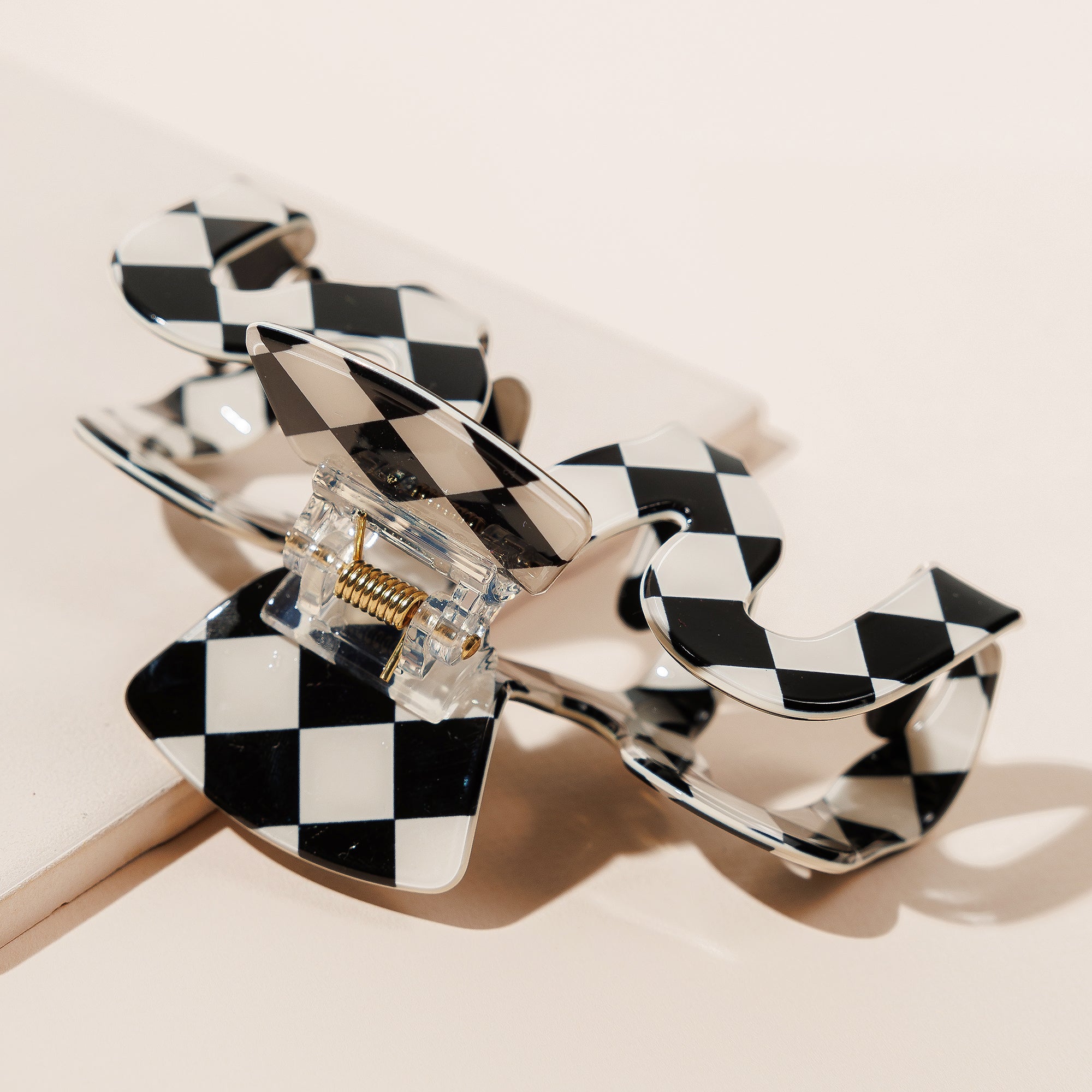Trendy Checkered Wavy Hair Claw