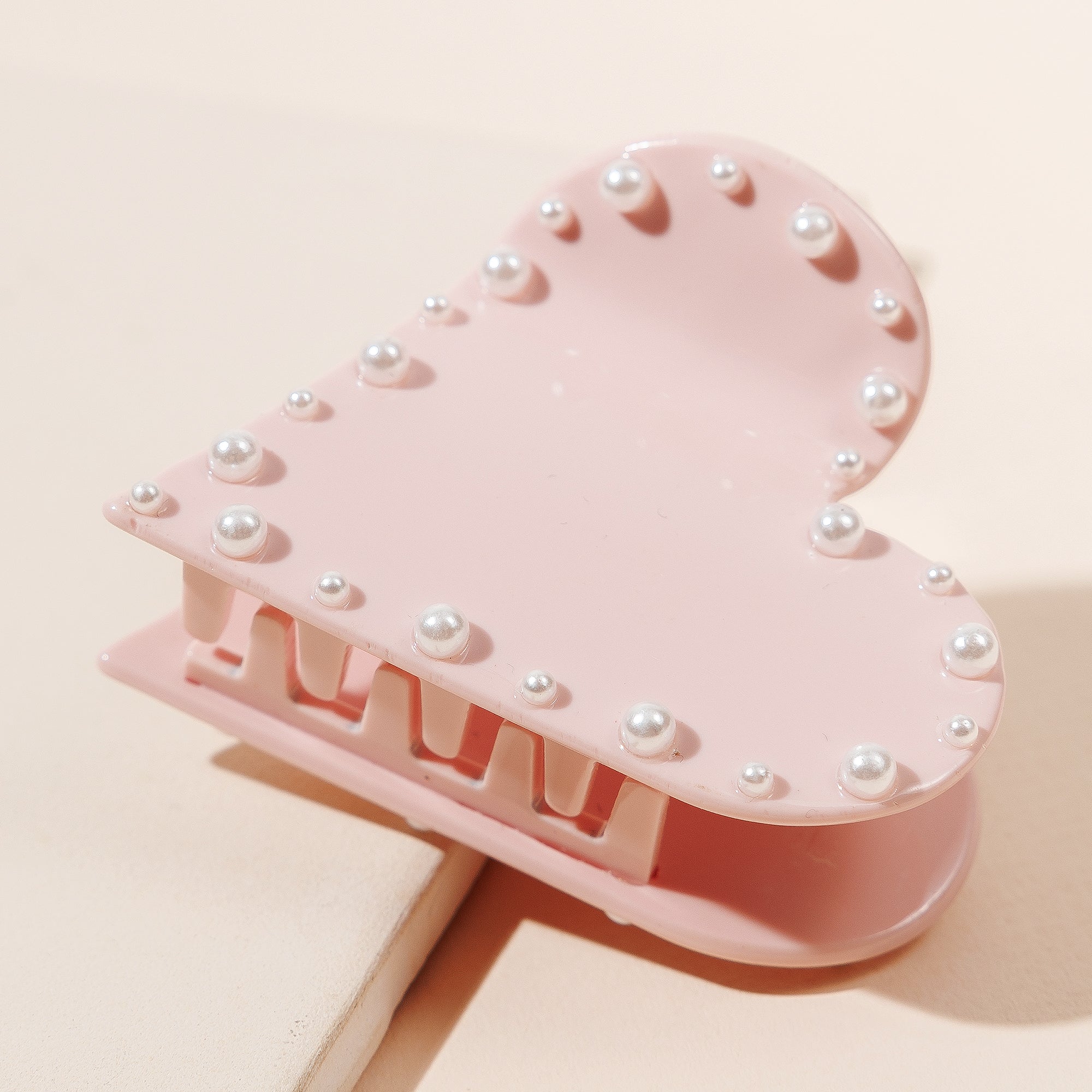 Romantic Heart-Shaped Pearl Embellished Hair Claw