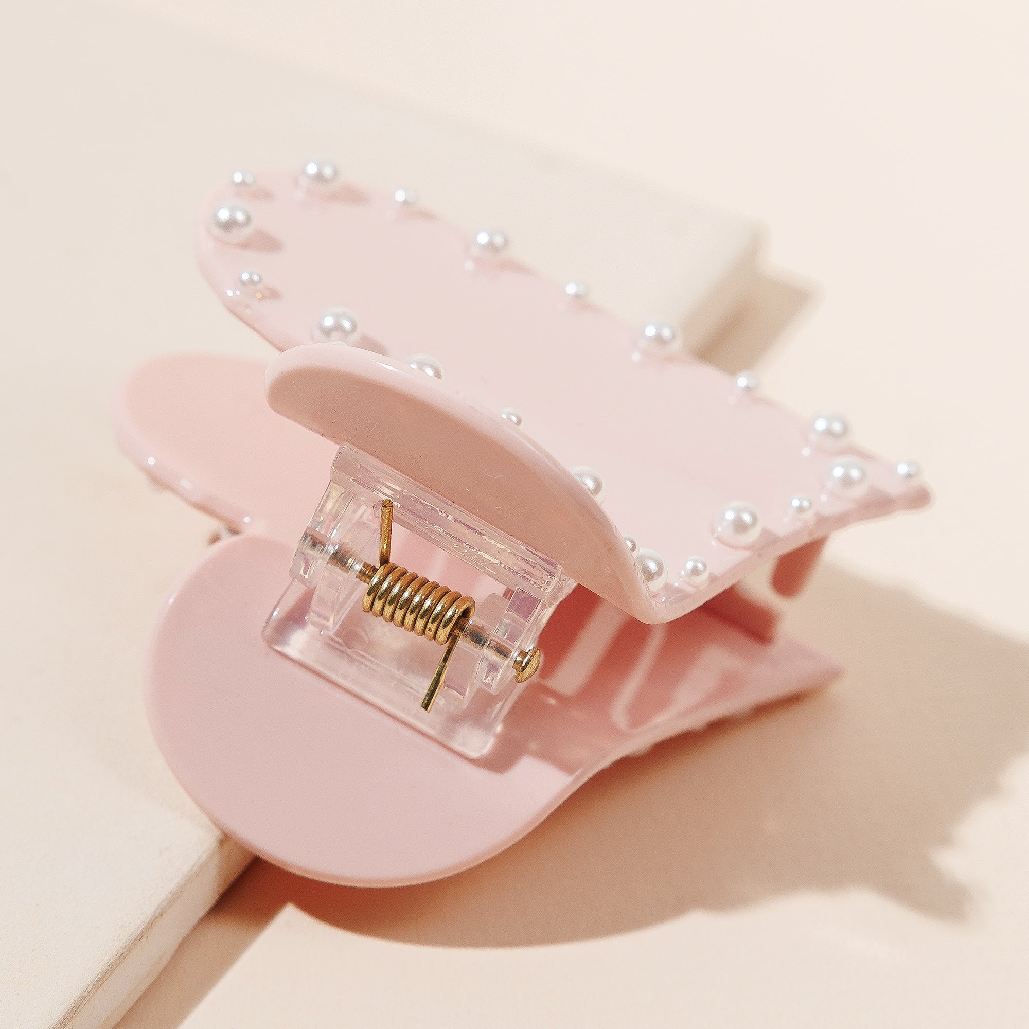 Romantic Heart-Shaped Pearl Embellished Hair Claw