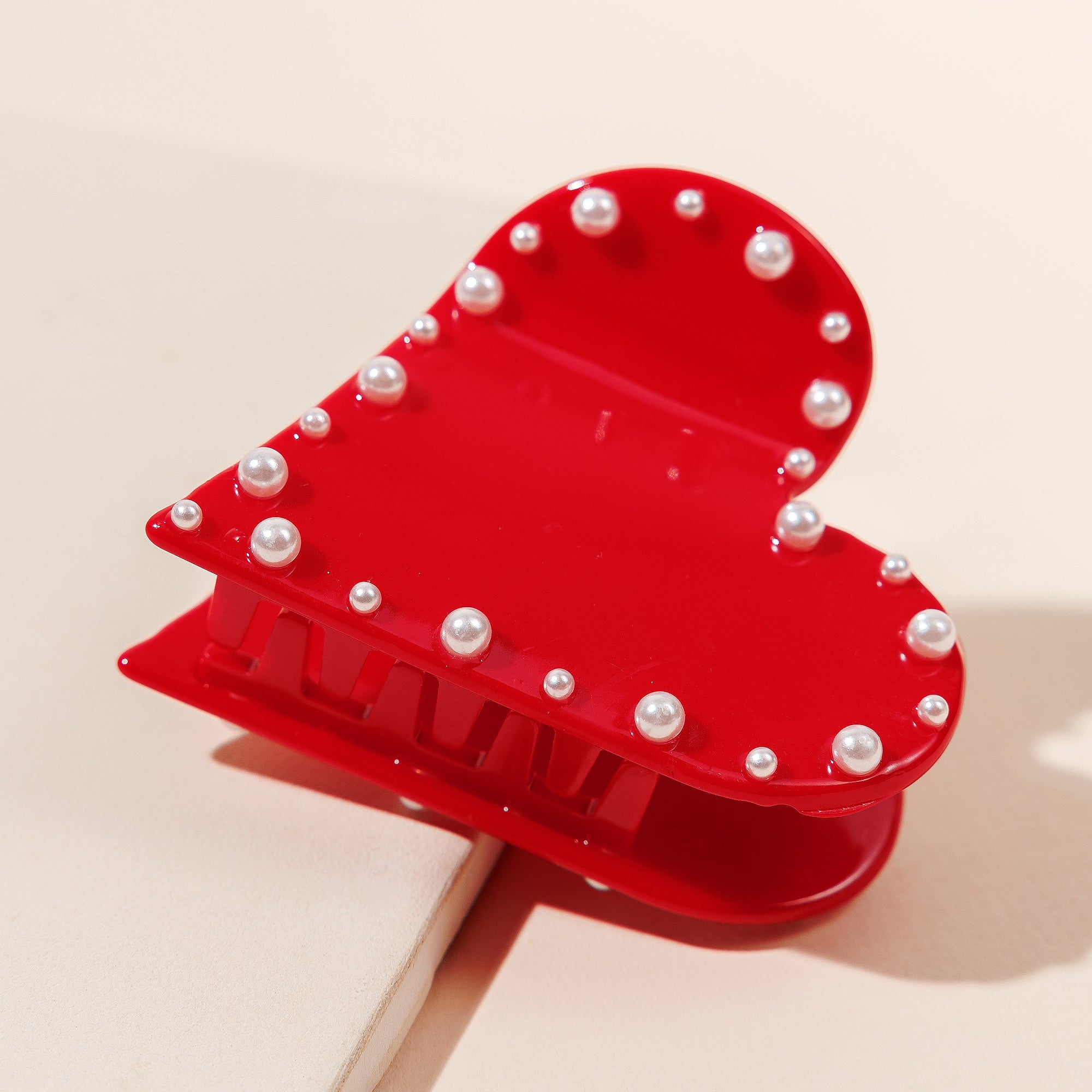 Romantic Heart-Shaped Pearl Embellished Hair Claw