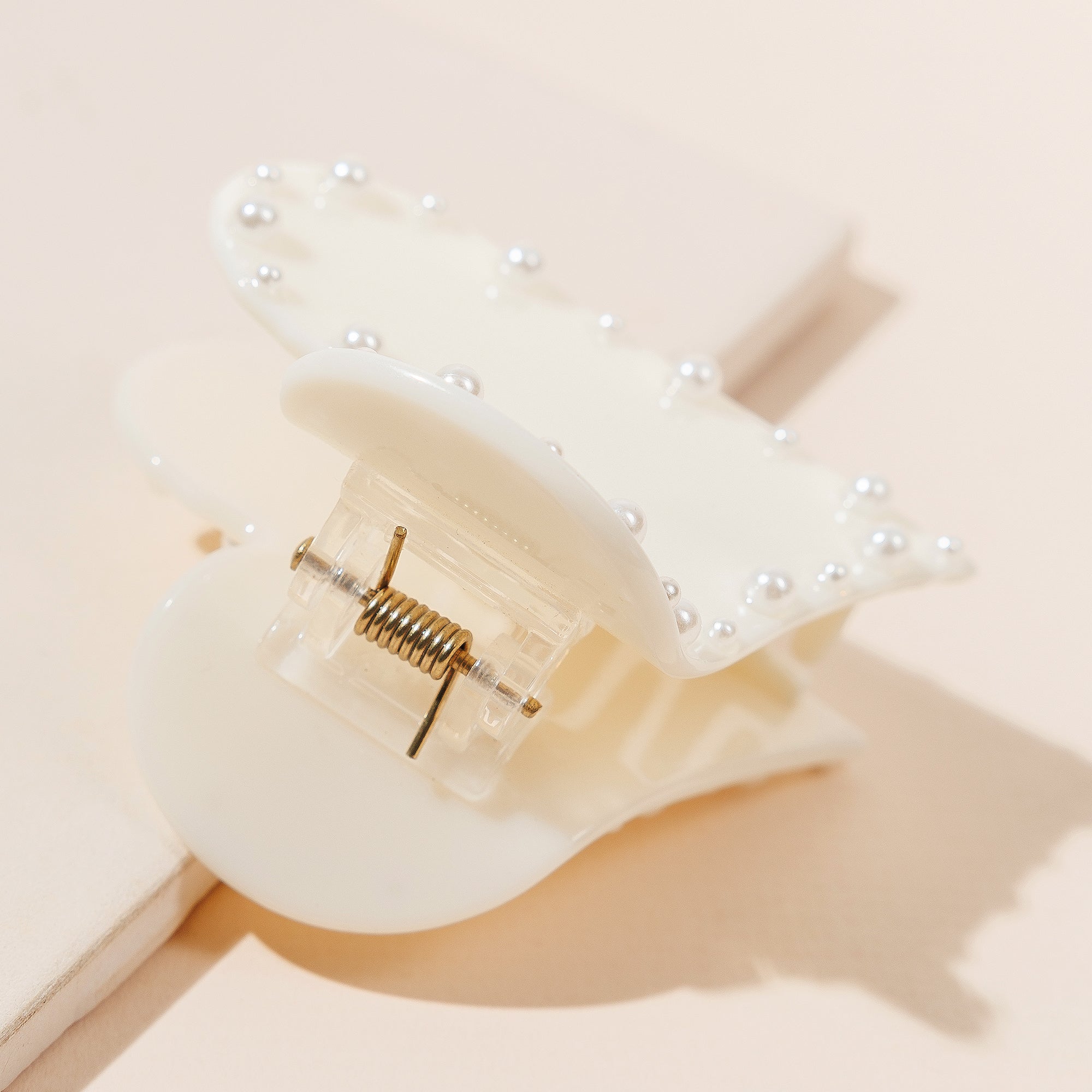 Romantic Heart-Shaped Pearl Embellished Hair Claw