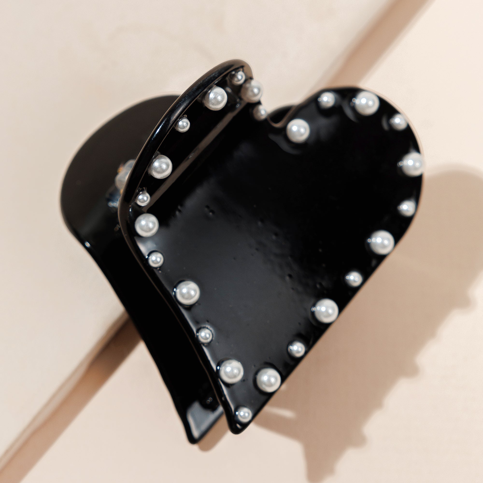Romantic Heart-Shaped Pearl Embellished Hair Claw