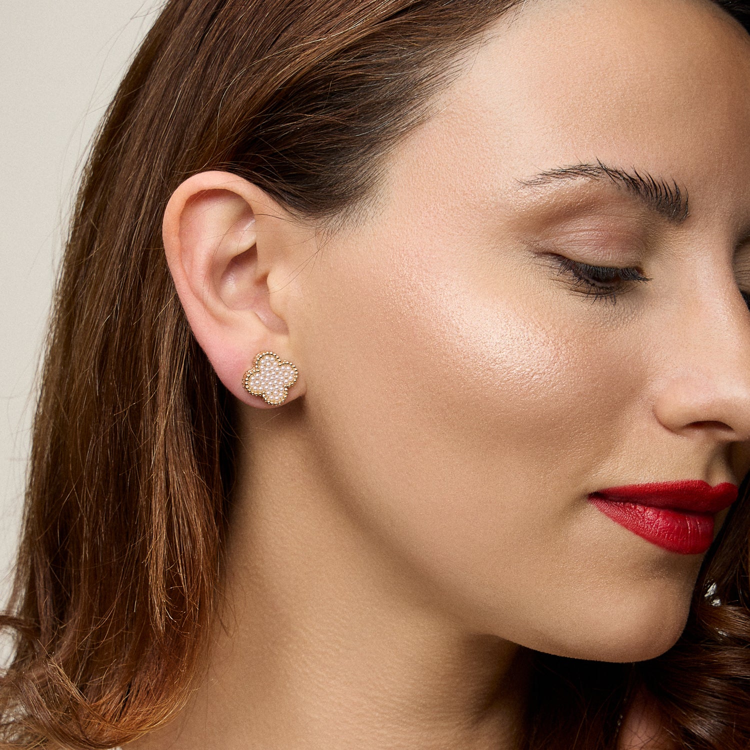 Clover Pearl Stud Earrings – Gold or Silver Plated Classic Design