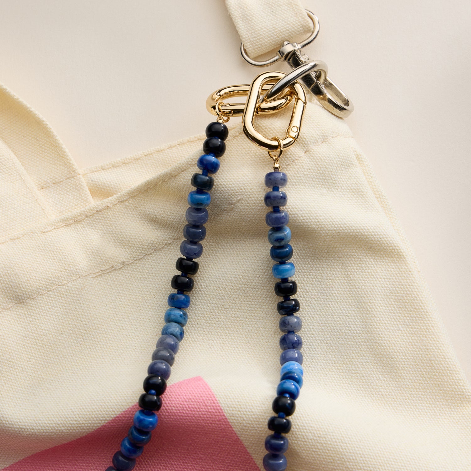 Colorful Beaded Bag Charm with Gold Clasp Trendy Accessory - Frem