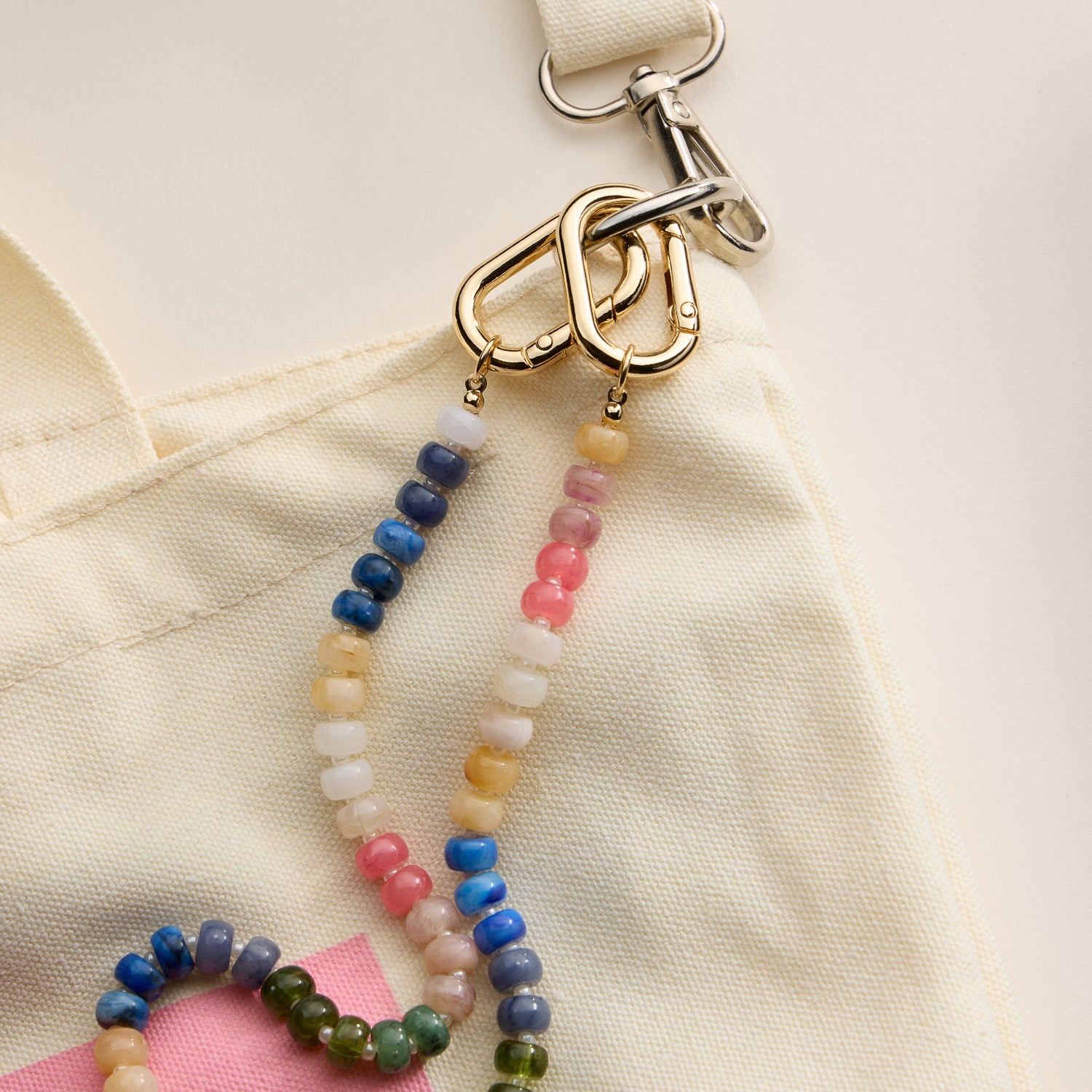 Colorful Beaded Bag Charm with Gold Clasp Trendy Accessory - Frem