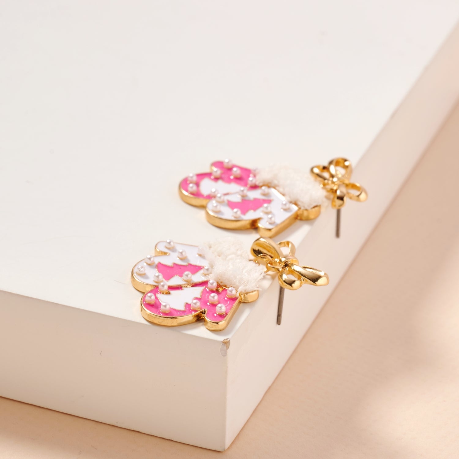 Christmas Gloves with Pearls Enamel Dangling Earrings | Charming Christmas Gloves with Pearls Enamel Drop Earrings - Frem