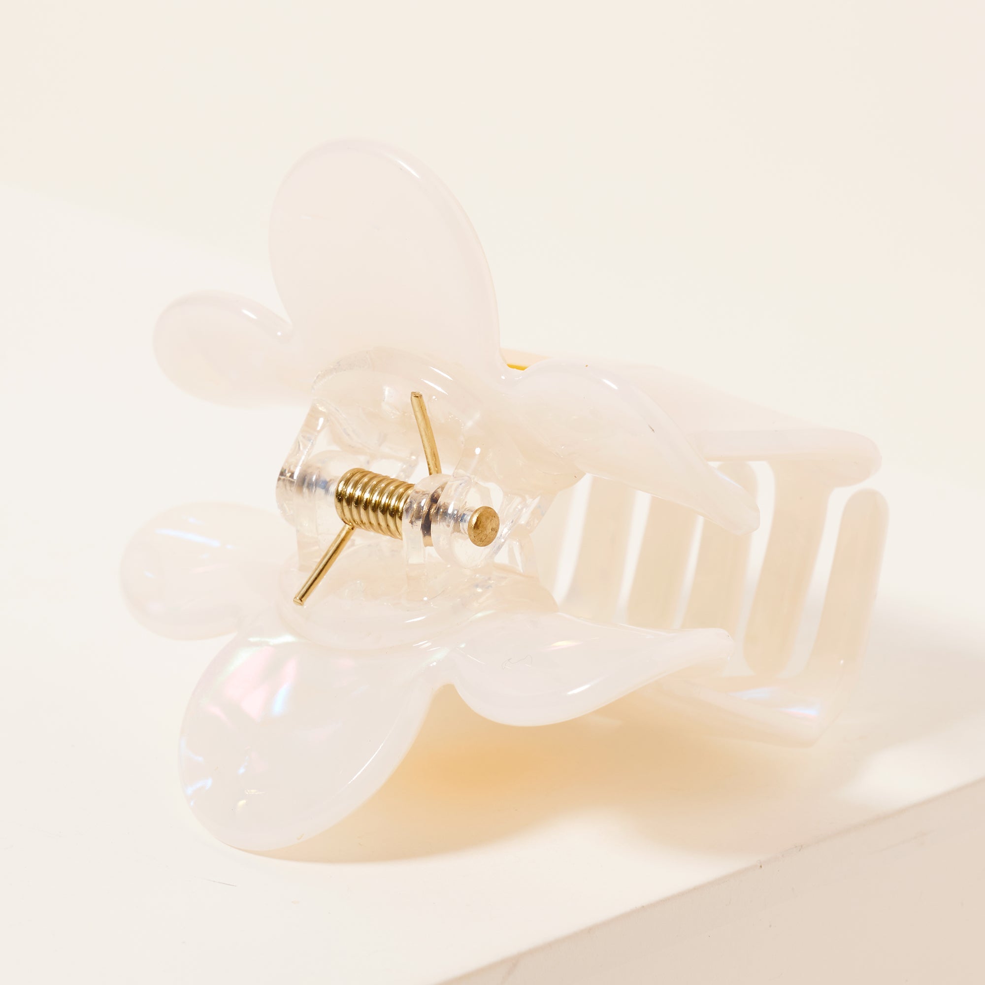 Delicate Daisy Flower Hair Claw