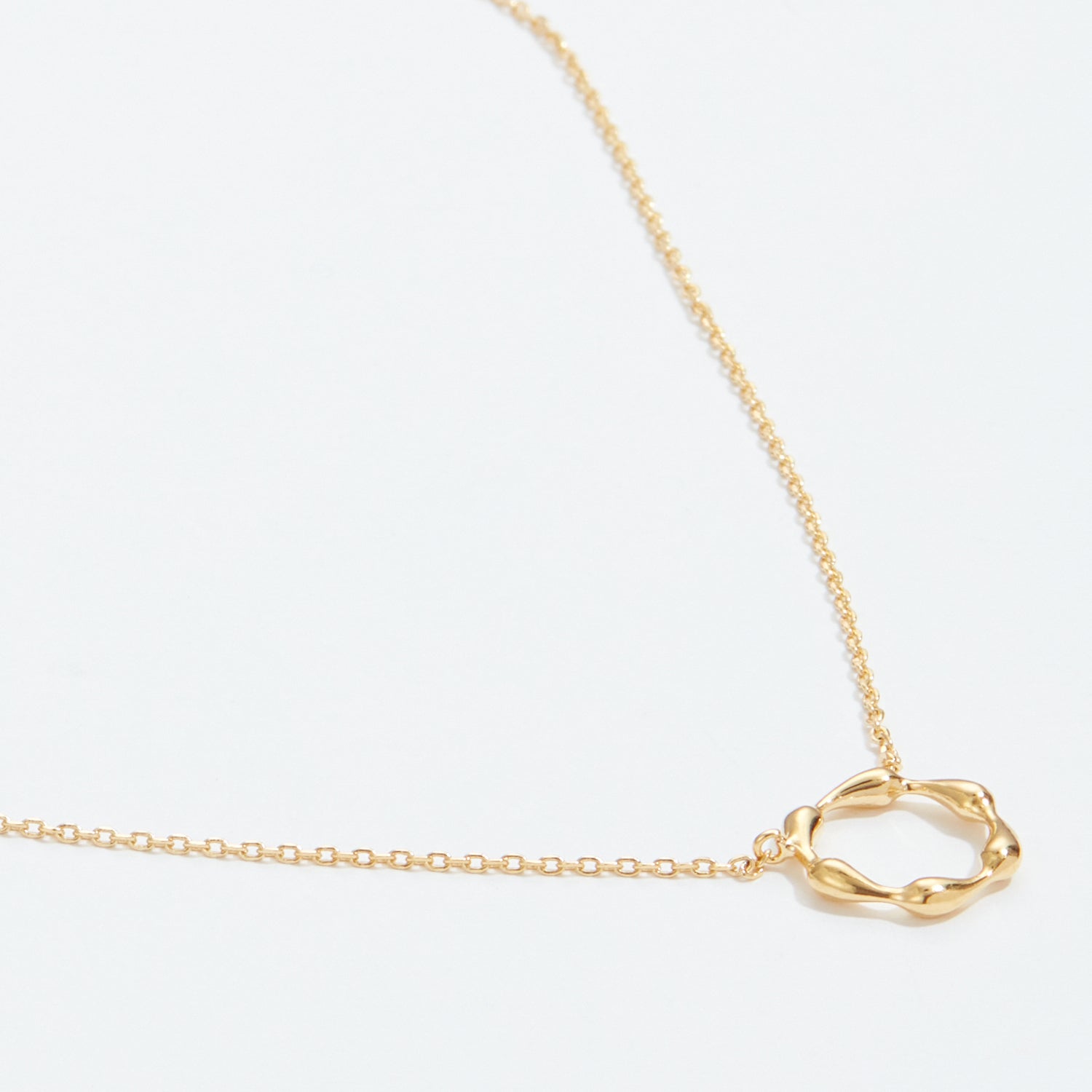 Gold dipped Organic Circle Pendant Necklace - Frem