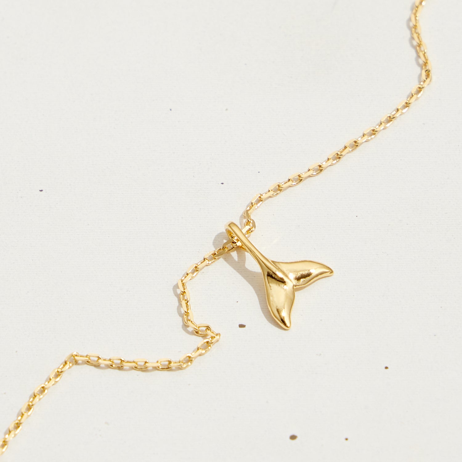 Gold Dipped Dainty Fish Tail Pendant Necklace - Frem