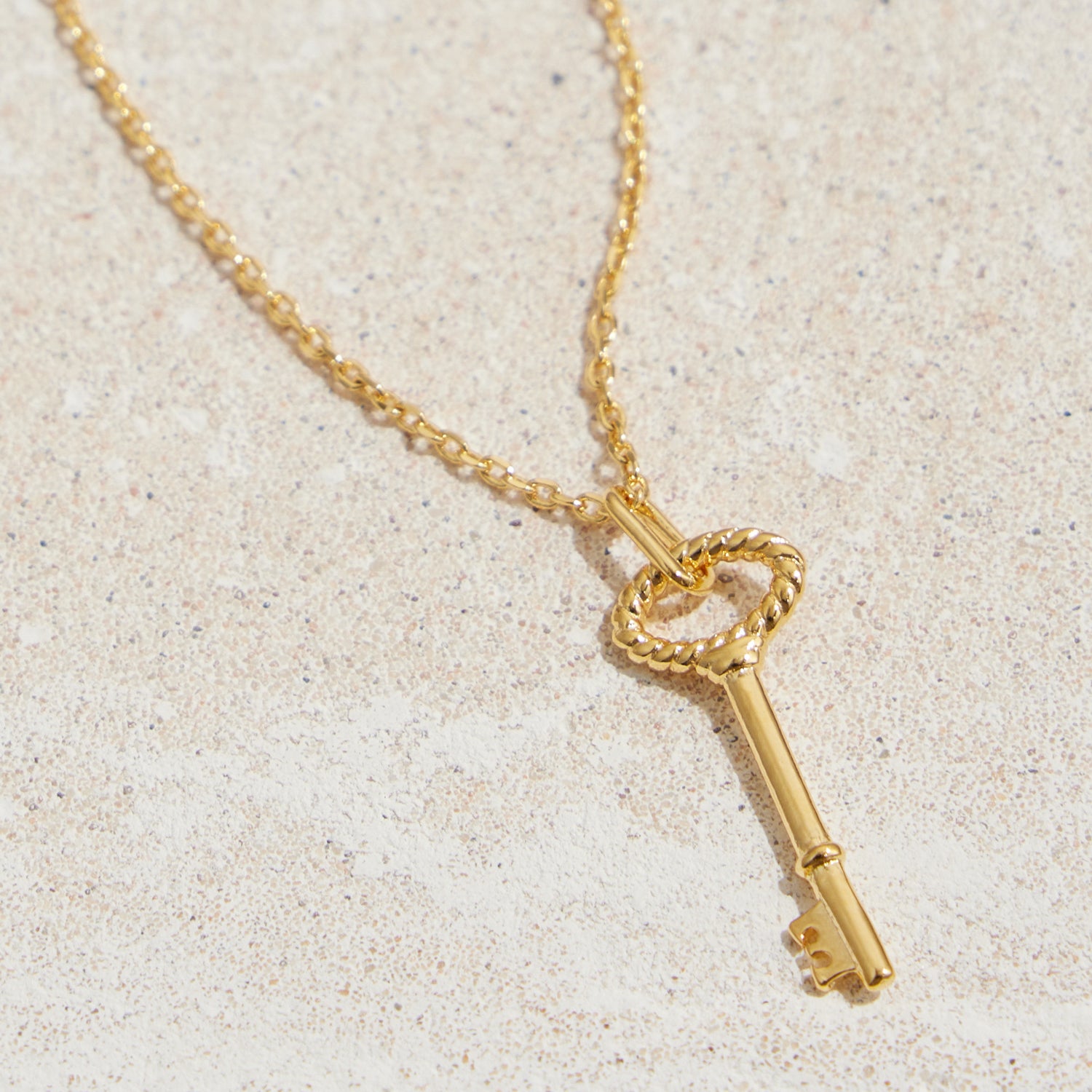 Gold Dipped Vintage Oval Key Pendant Necklace - Frem