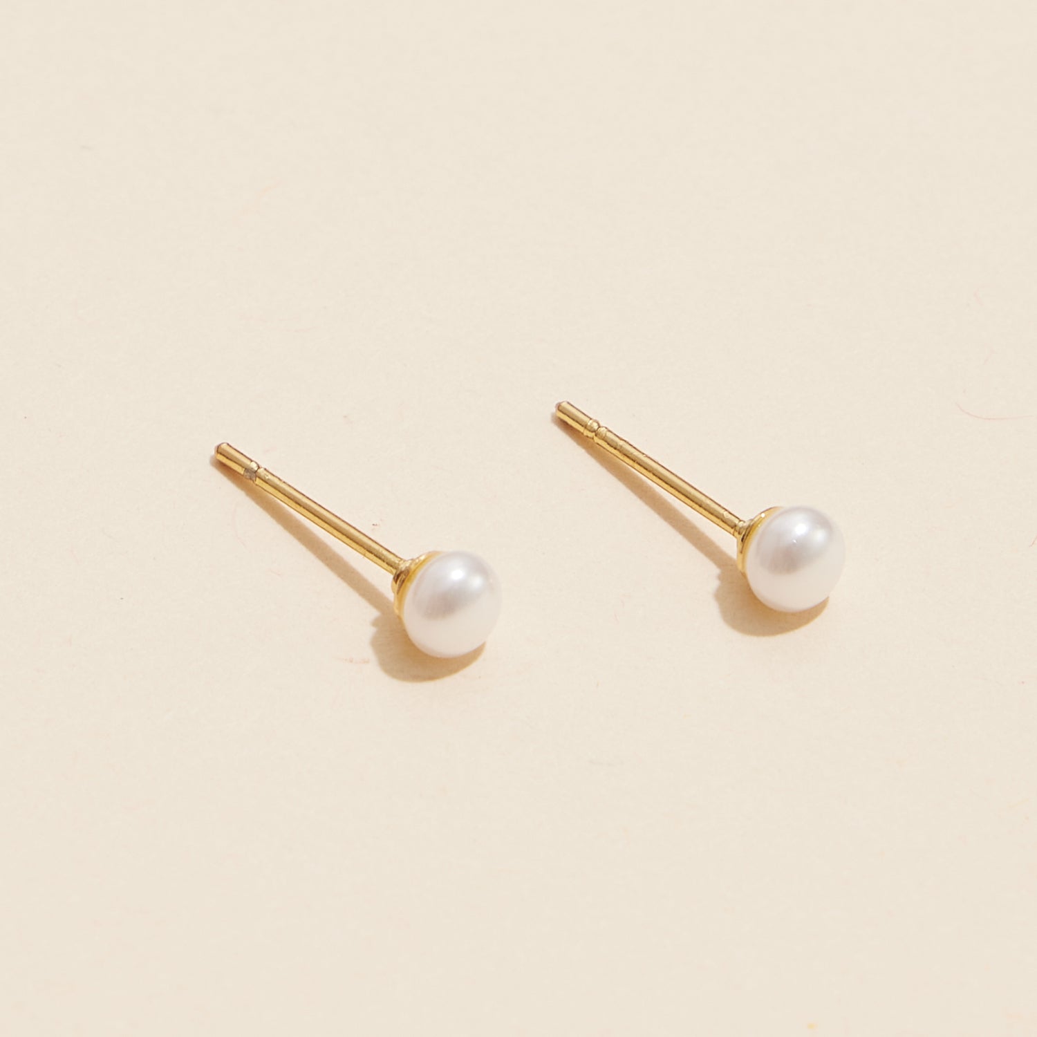 Refined 4mm Classic Small Pearl Stud Earrings