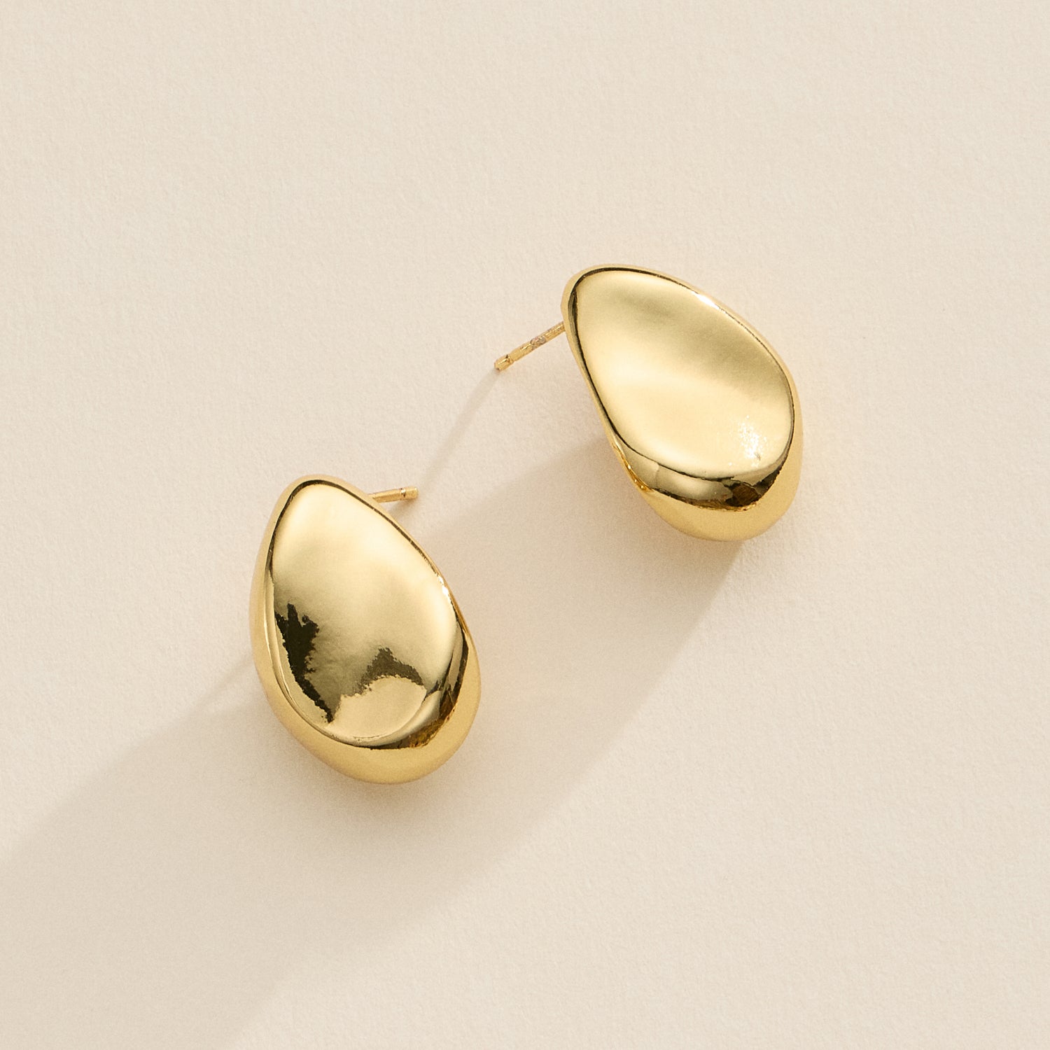 18K Gold Organic Teardrop Studs – Modern Sculptural Design