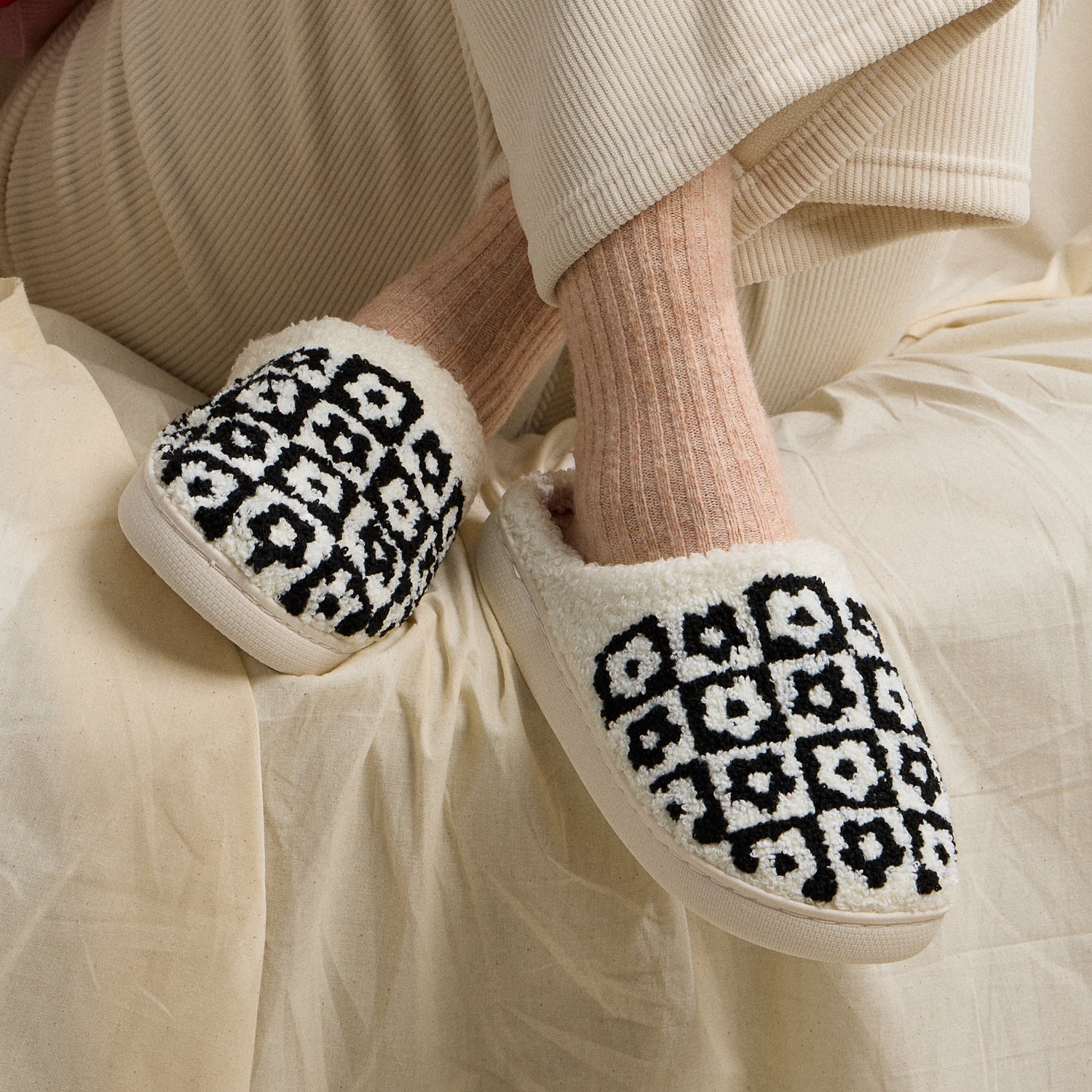 [Individual Size] Sherpa Flower Color Block Home Slippers | Cozy Floral Slippers