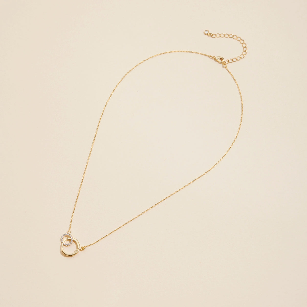 Sophisticated Interlocking Circles Gold-Dipped Short Necklace