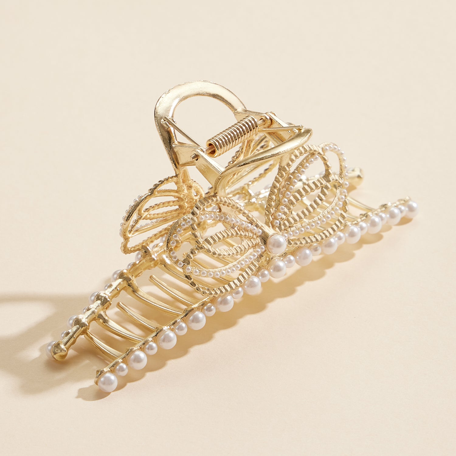 Gold Claw Hair Clip with Refined Pearl Detail