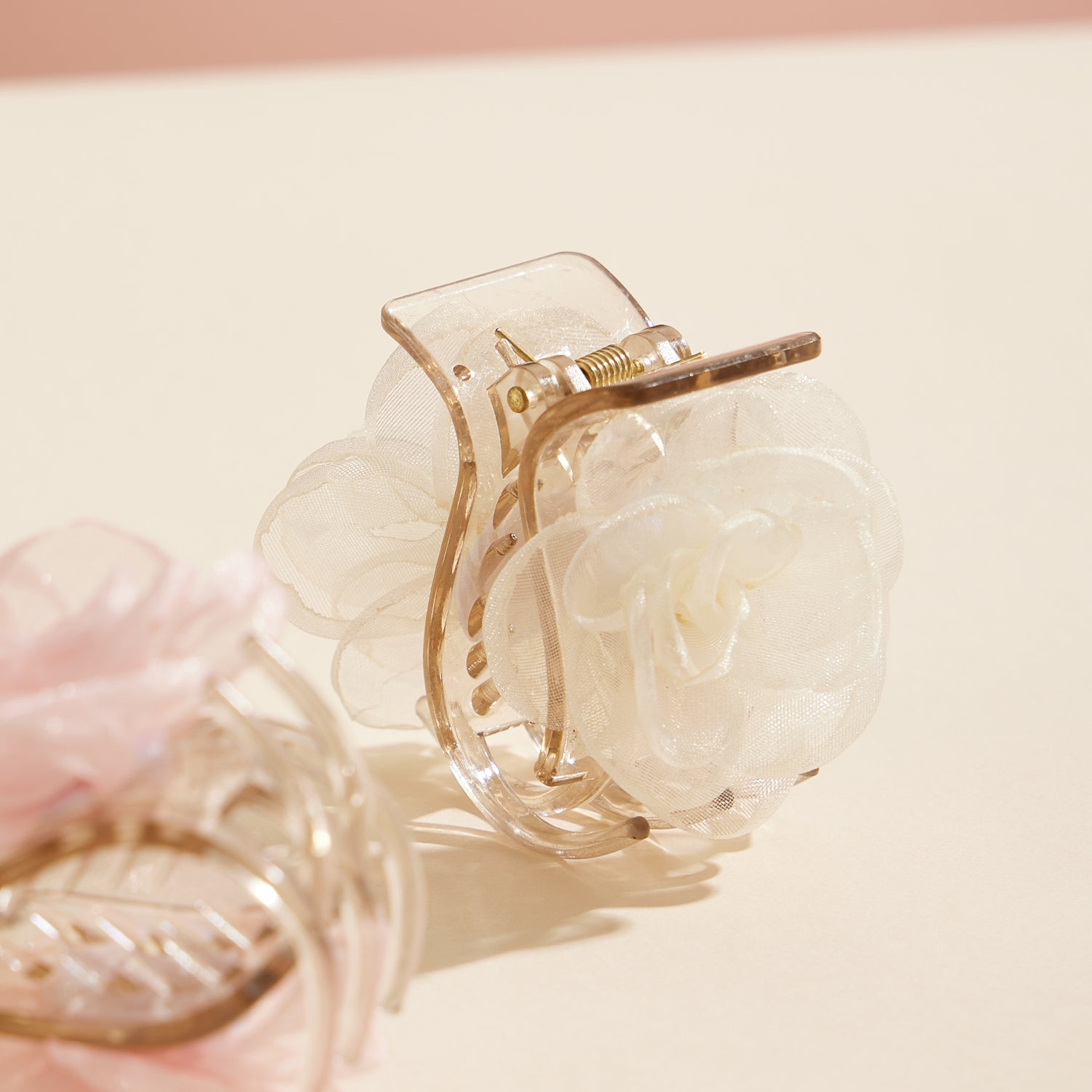 Clear Rose Blossom Claw Clip – Elegant Floral Hair Accessory