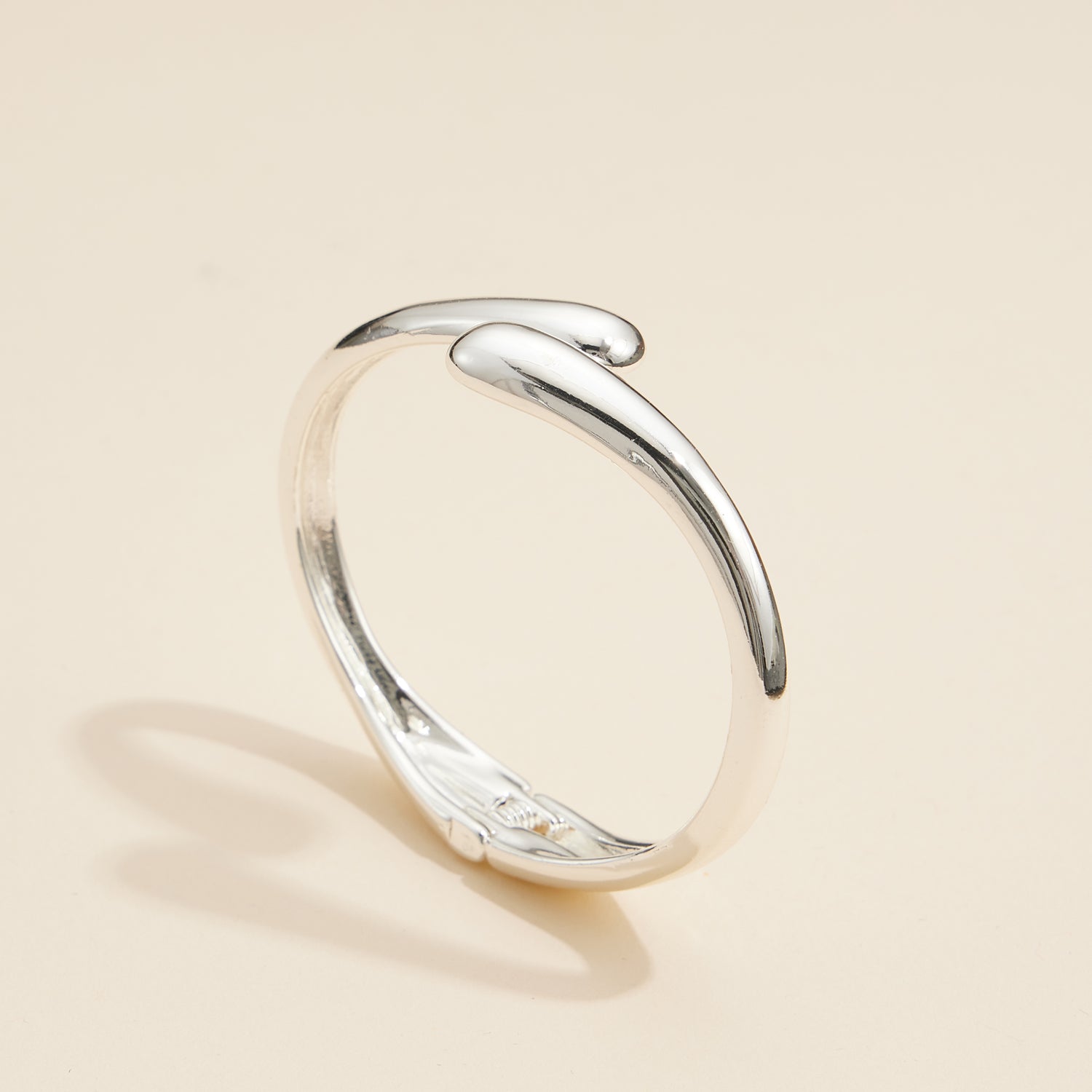 Minimalist Open Cuff Bracelet – Modern Elegance