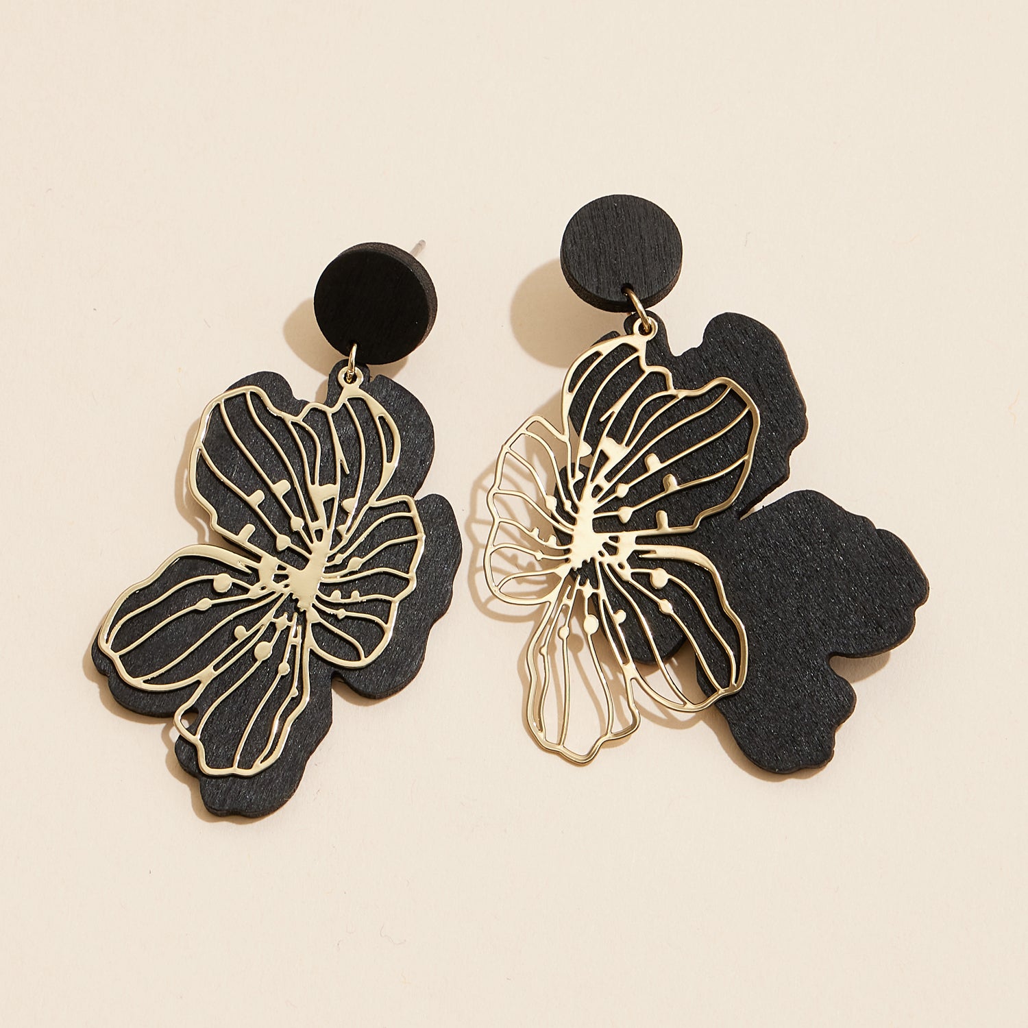 Sophisticated Wooden Post Earrings with Floral Filigree Design - Frem