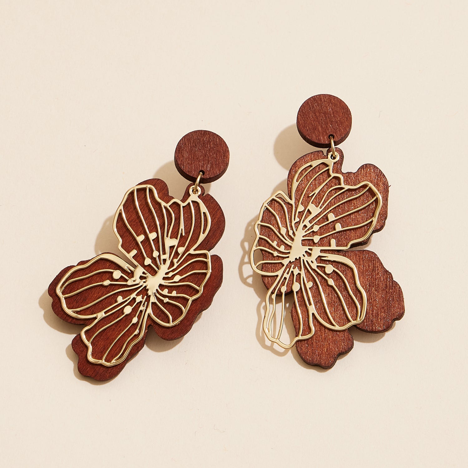 Sophisticated Wooden Post Earrings with Floral Filigree Design - Frem