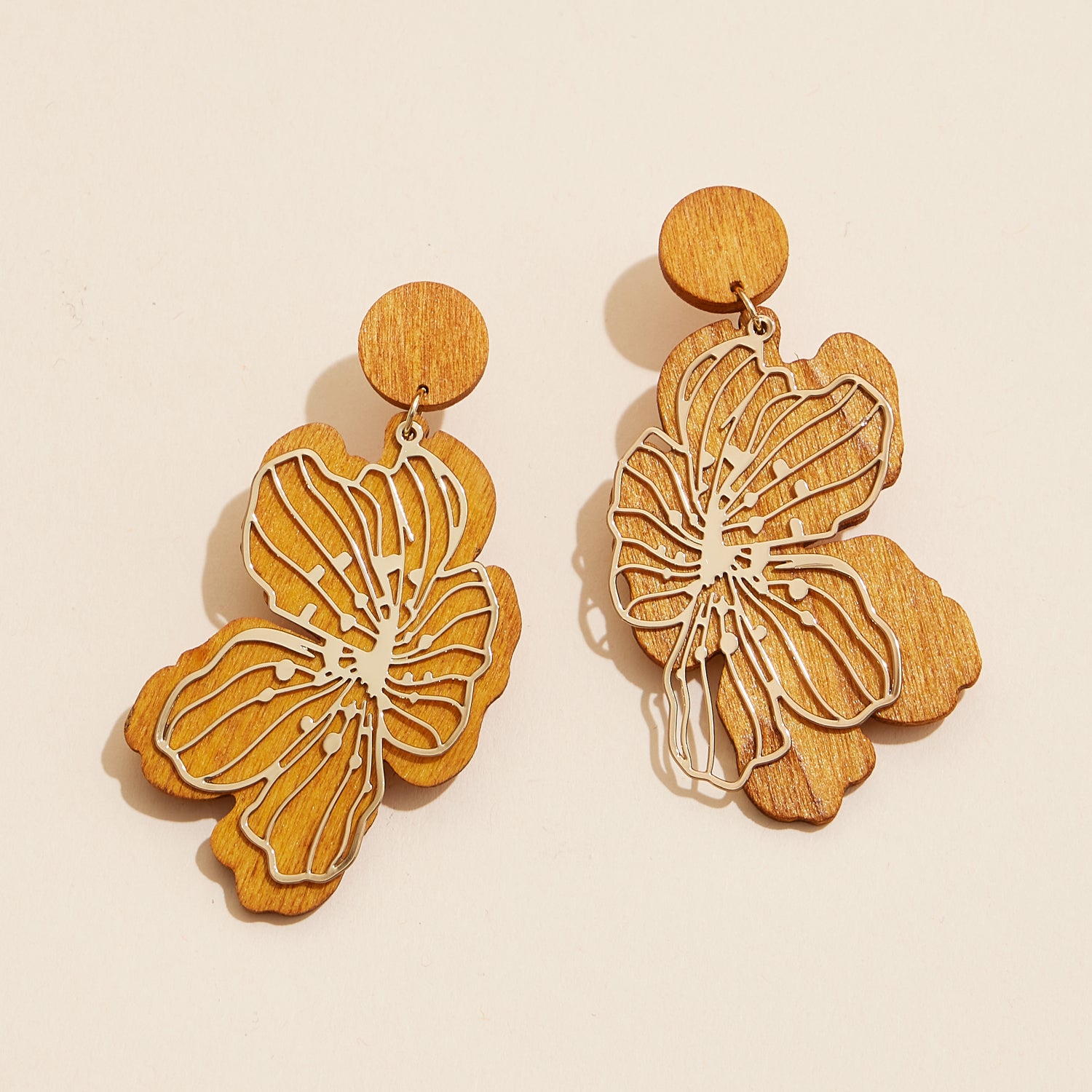 Sophisticated Wooden Post Earrings with Floral Filigree Design - Frem
