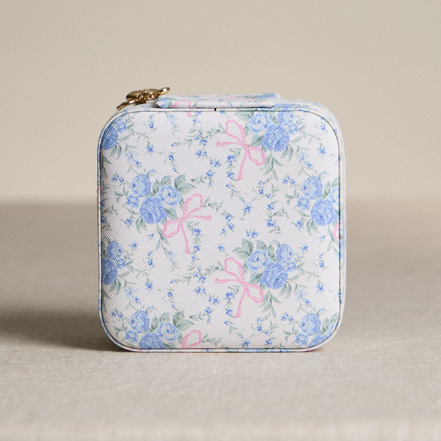 Travel-Ready Blue Floral Jewelry Box with Pink Bow
