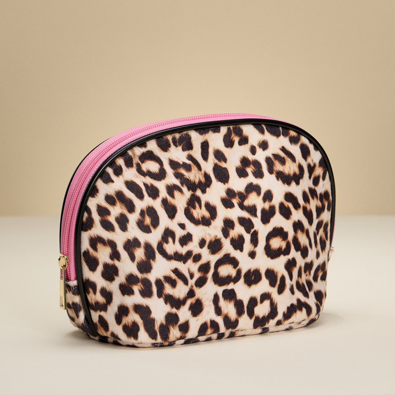 Rounded Leopard Print Cosmetic Bag – Stylish Makeup Pouch with Pink Zipper