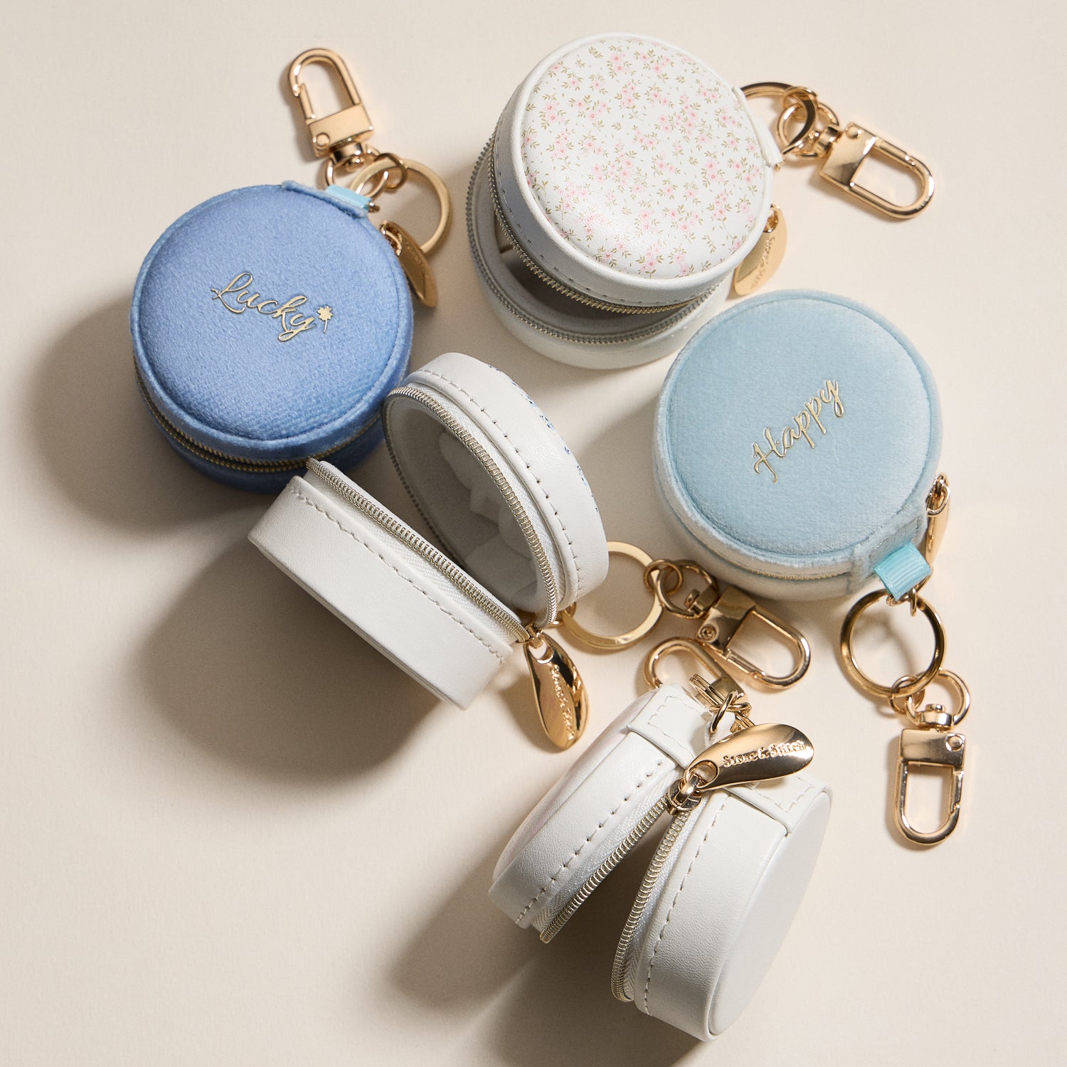 Mini Round Jewelry Travel Case with Keychain – Blue Velvet "Lucky" Design