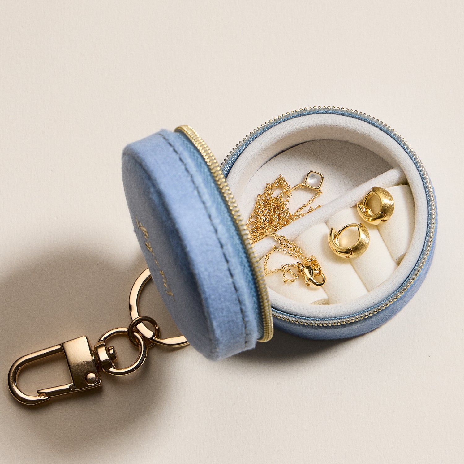 Mini Round Jewelry Travel Case with Keychain – Blue Velvet "Lucky" Design