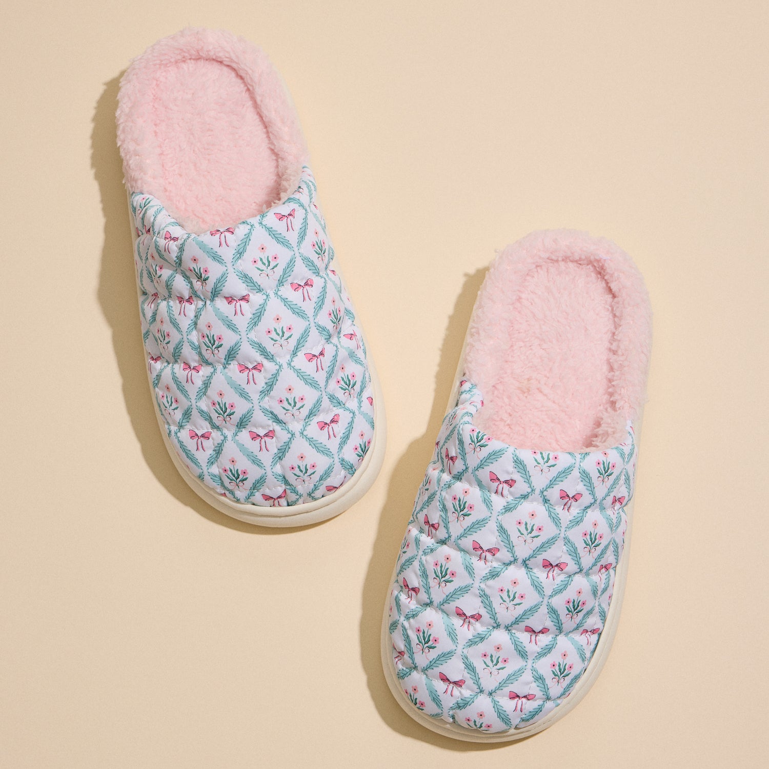 Festive Quilted Indoor Slippers with Wreath Print