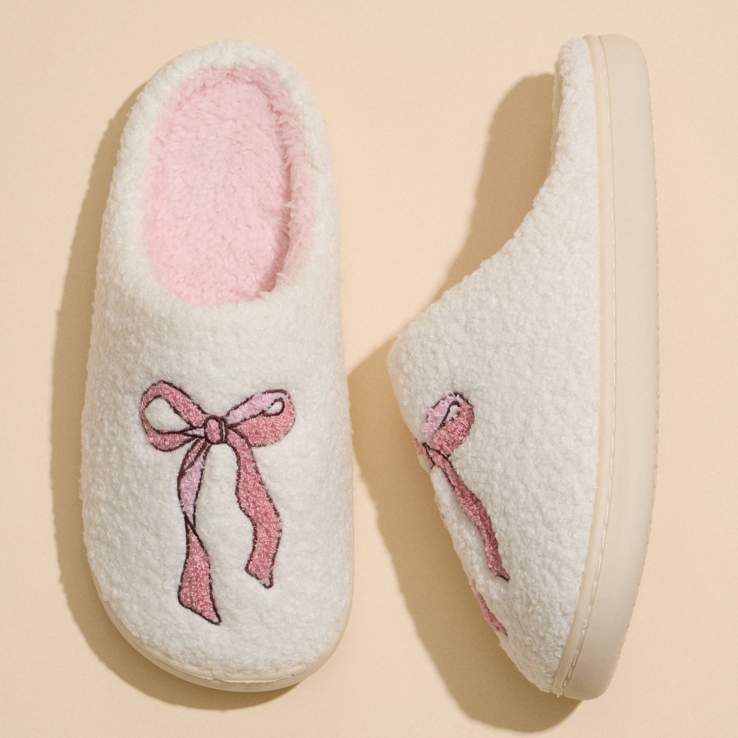 Elegant Plush Slippers with Soft Pink Bow Detail