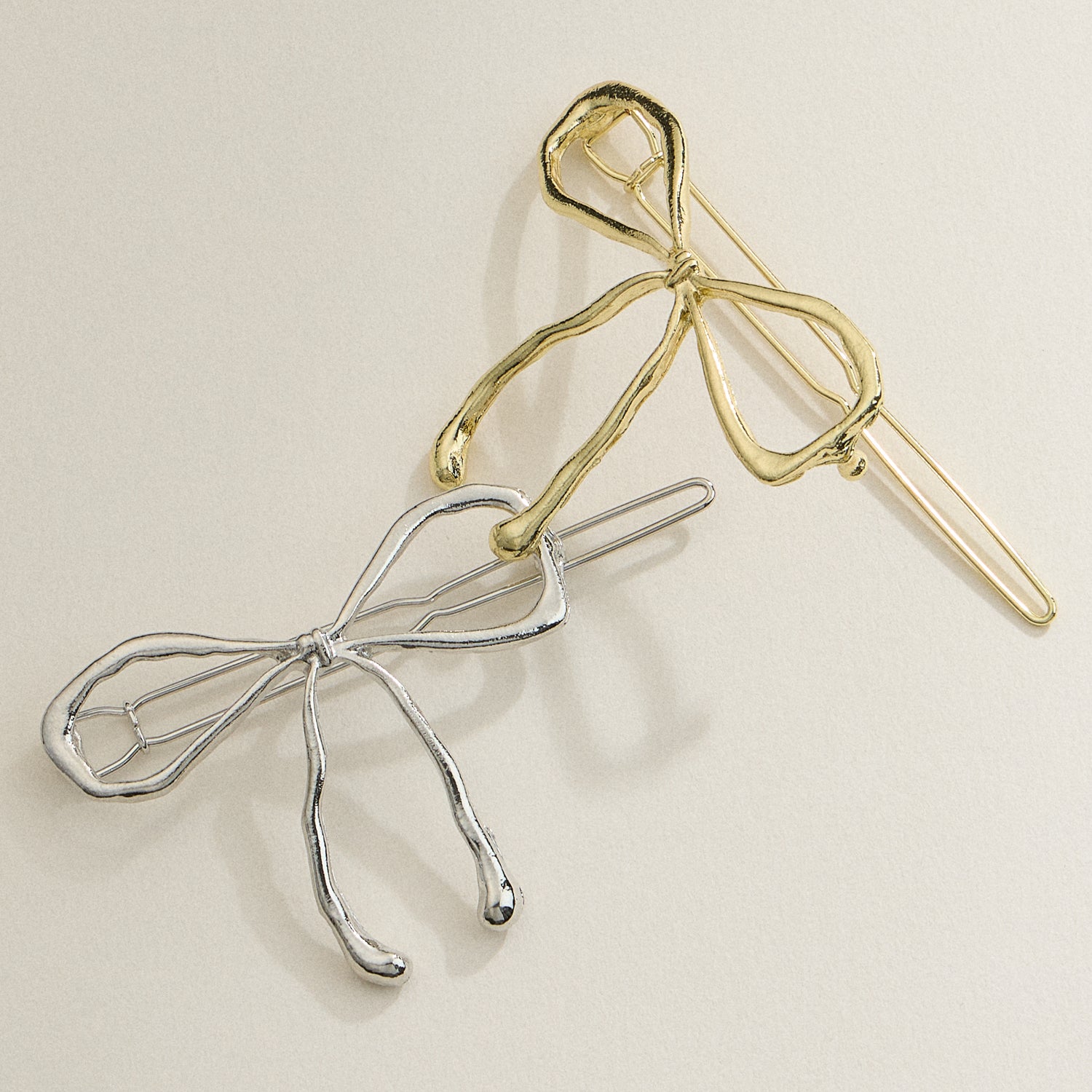 Polished Metallic Bow Hair Clip