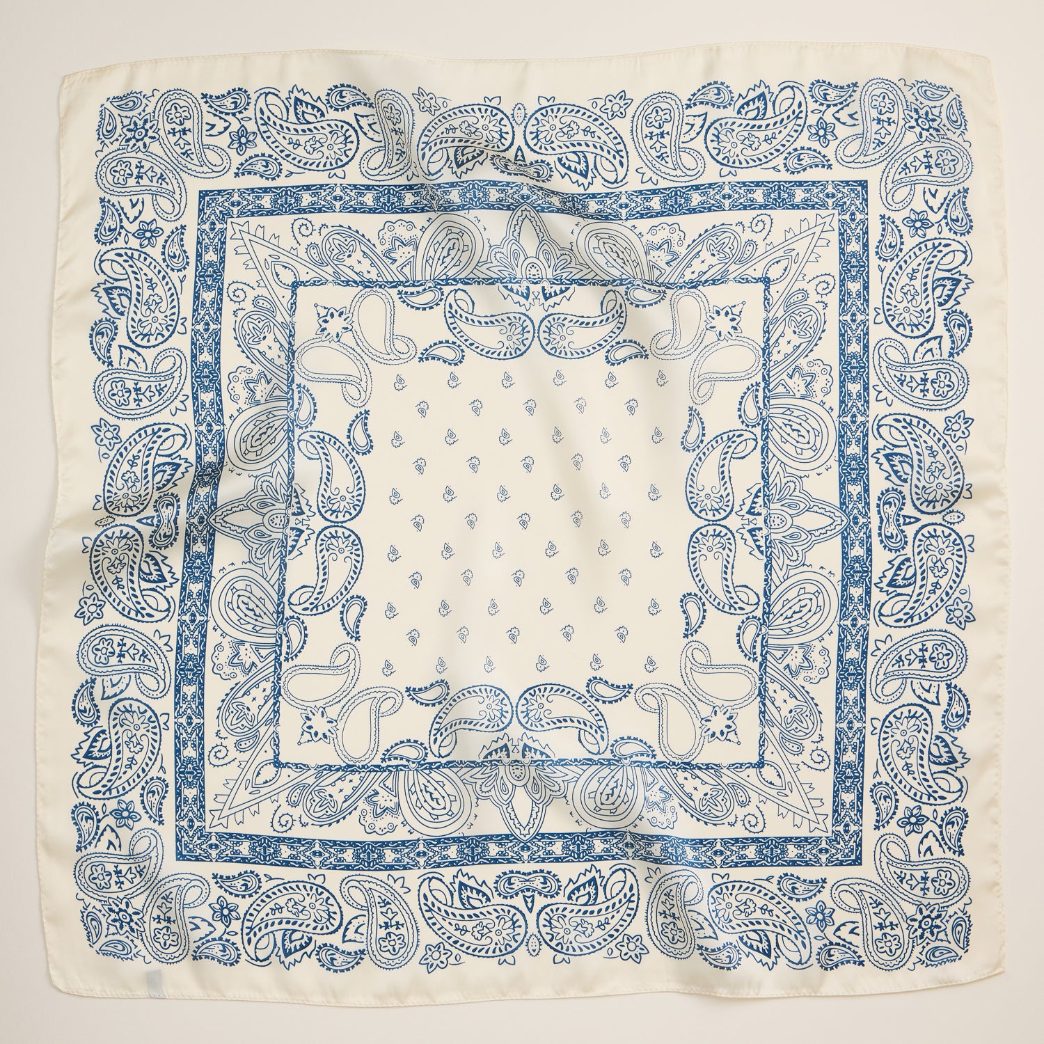 Classic Paisley Silk Scarf – Unisex Square Bandana with Silk Texture