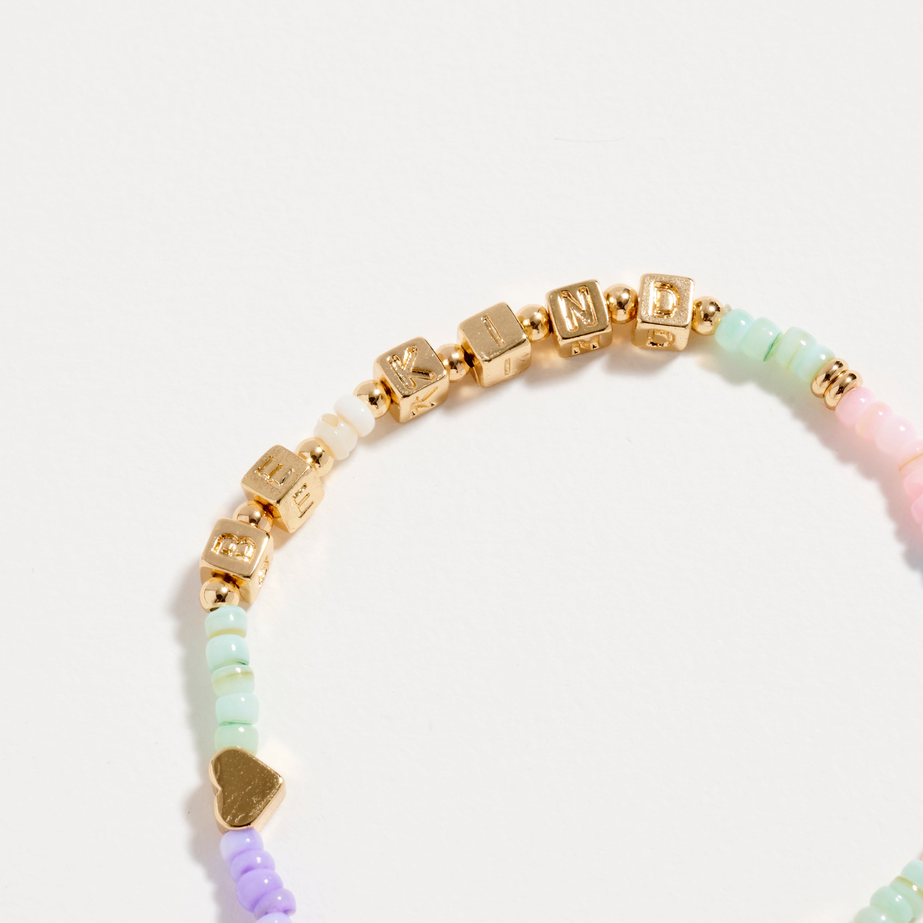 Beaded “Be Kind” Bracelet with Gold Letter Cubes & Heart Accents – Inspirational Stretch Bracelet
