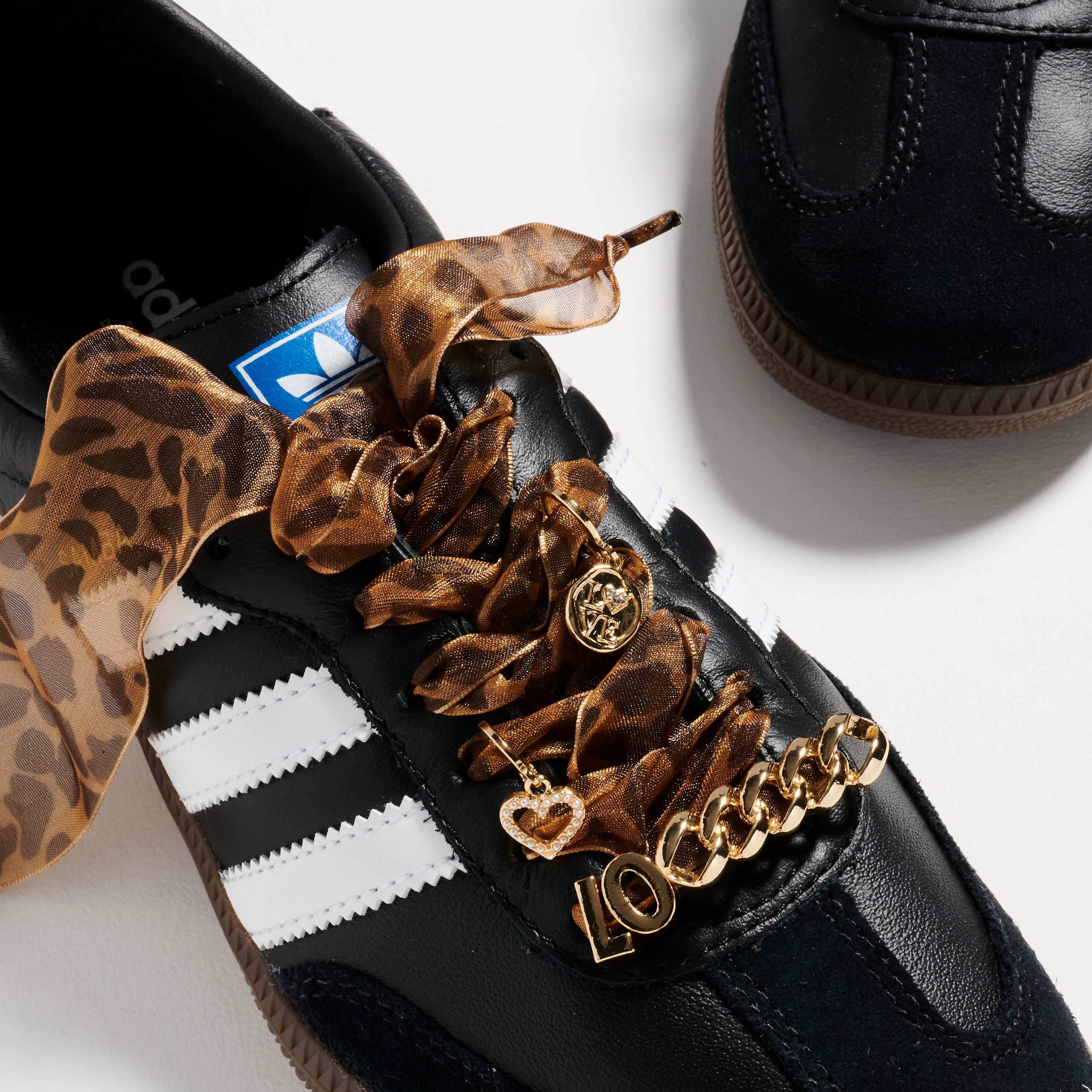 Brown Leopard Shoelaces with Charms – Stylish Sneaker Accent Set