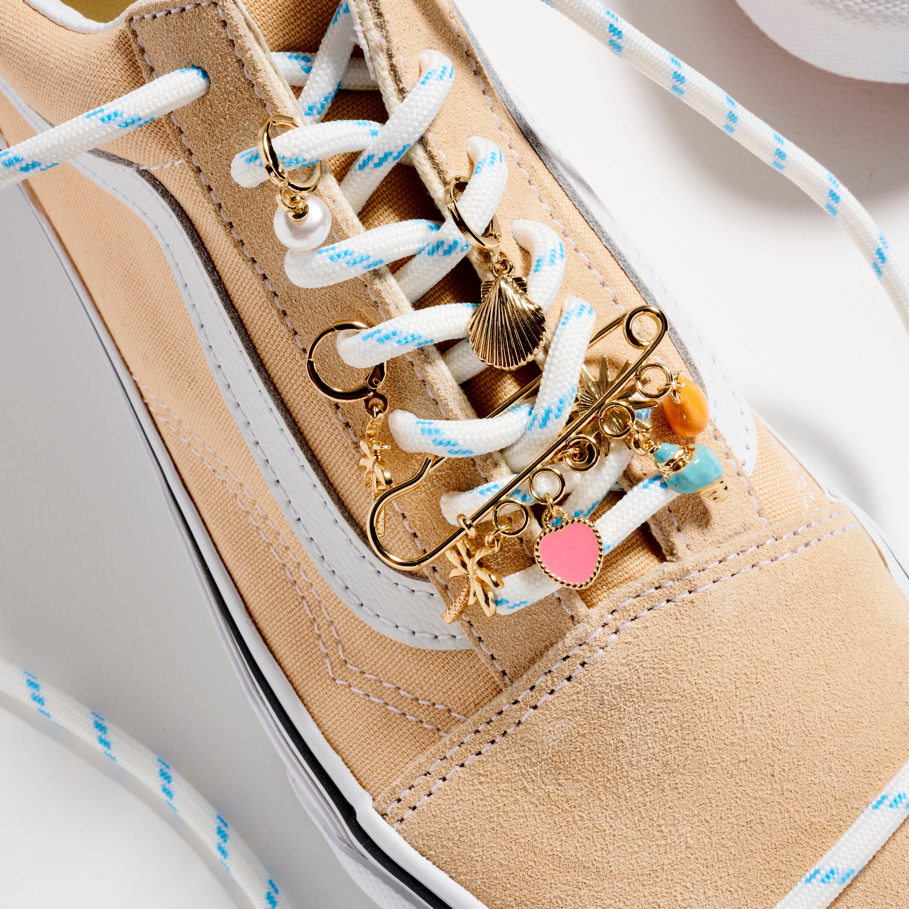 Tropical Shoe Charm and Earring Set with Gold Accents – Beach-Inspired Design