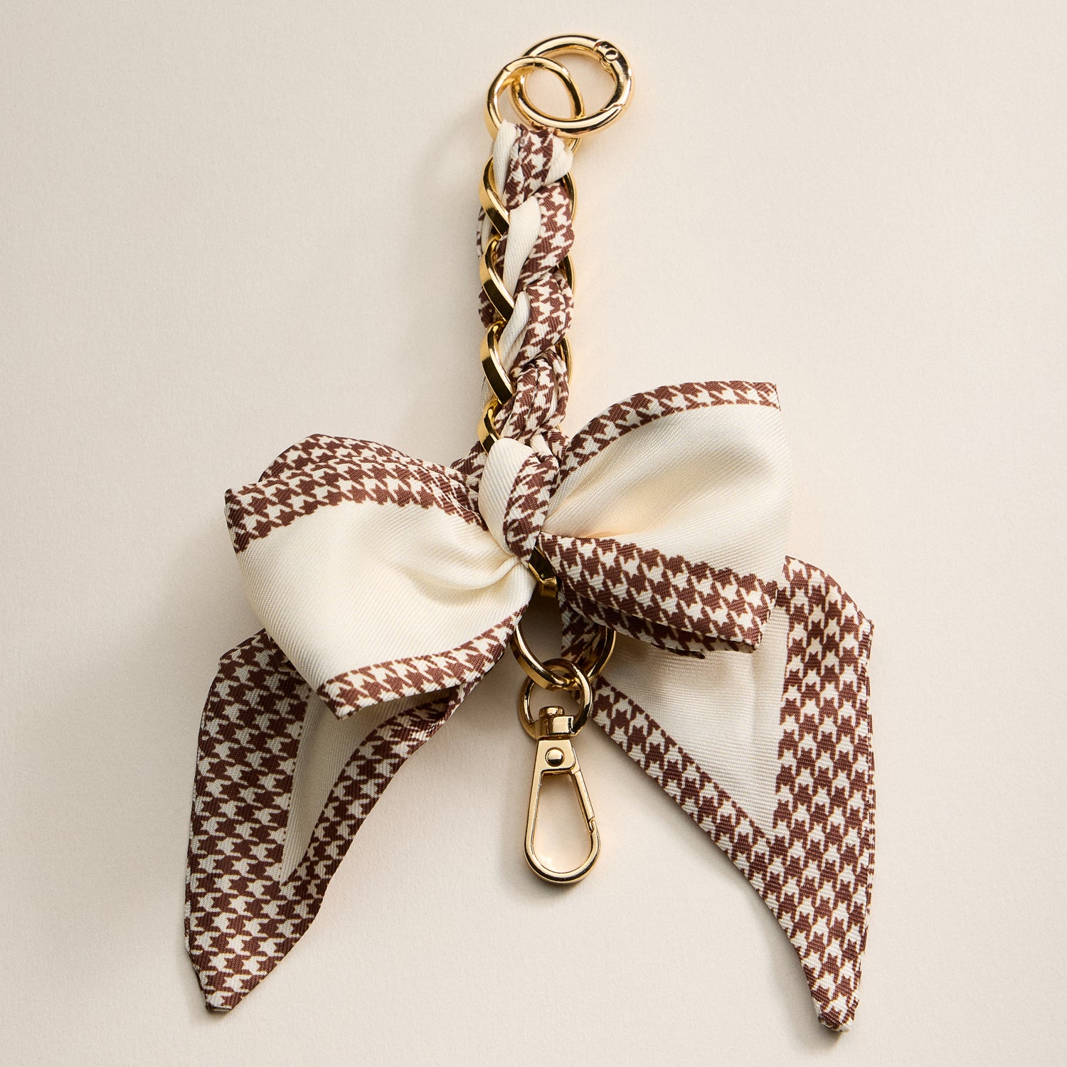 Scarf Bow Keychain with Gold Chain Link – Elegant Bag or Key Accessory