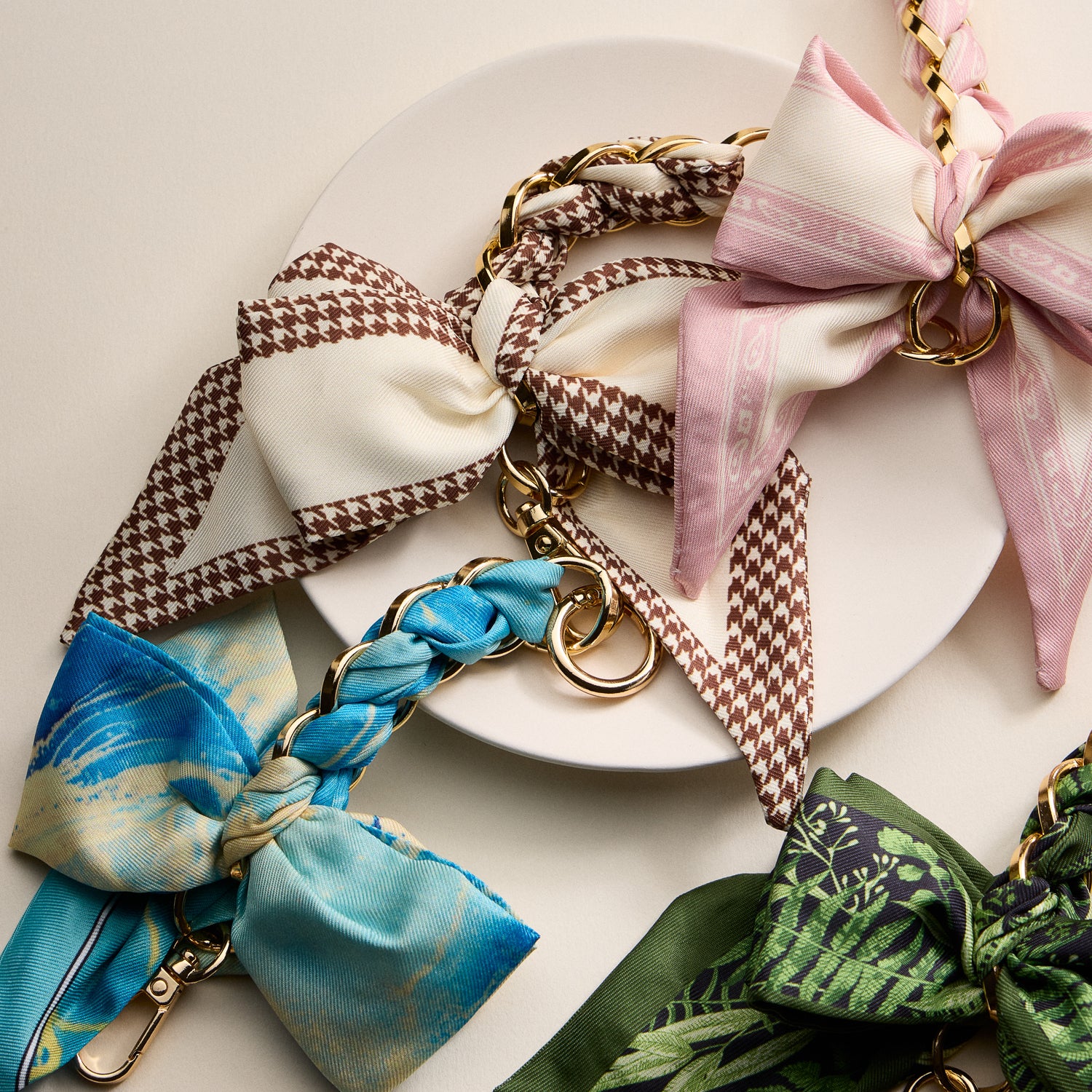 Scarf Bow Keychain with Gold Chain Link – Elegant Bag or Key Accessory