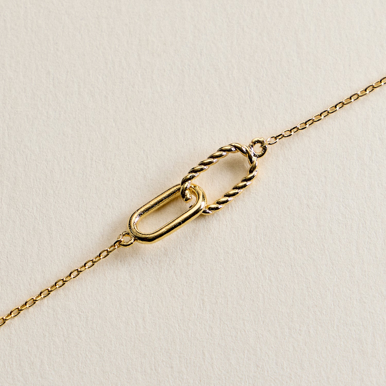 Interlocking Link Bracelet – 14K Gold Dipped Dainty Chain made in Korea - Frem