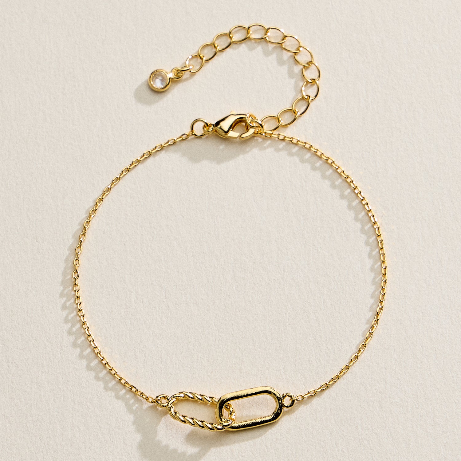 Interlocking Link Bracelet – 14K Gold Dipped Dainty Chain made in Korea - Frem