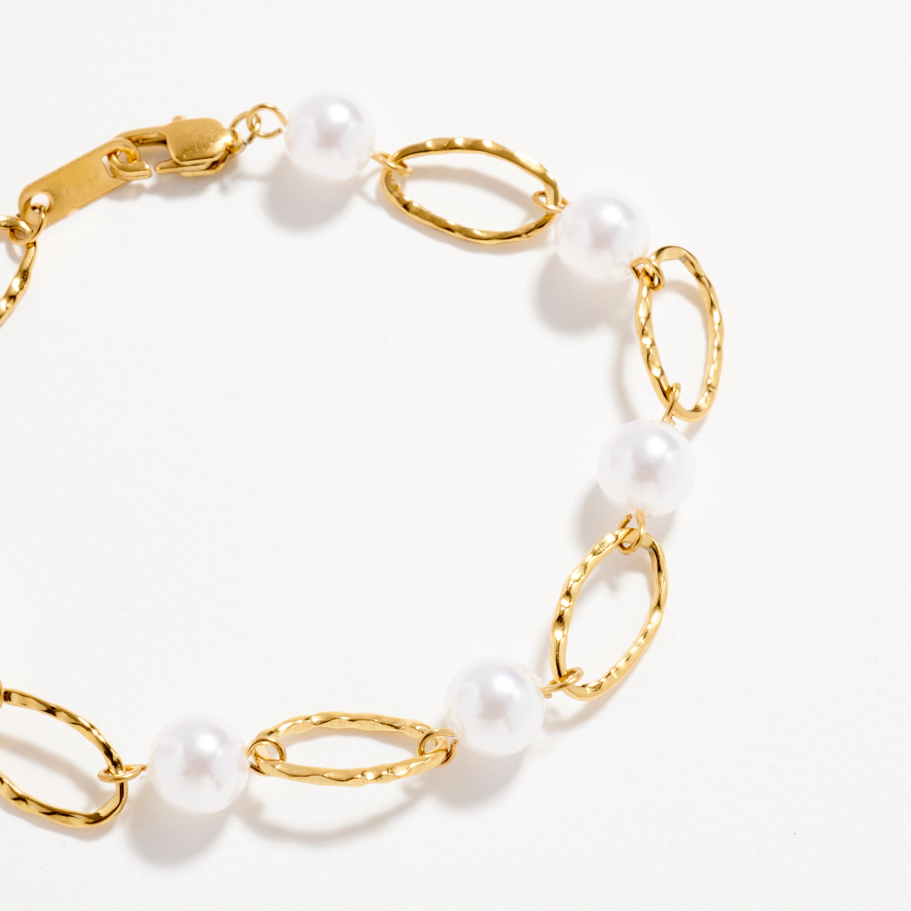 Gold-Tone Pearl Link Bracelet – Elegant Textured Chain Bracelet with Imitation Pearls