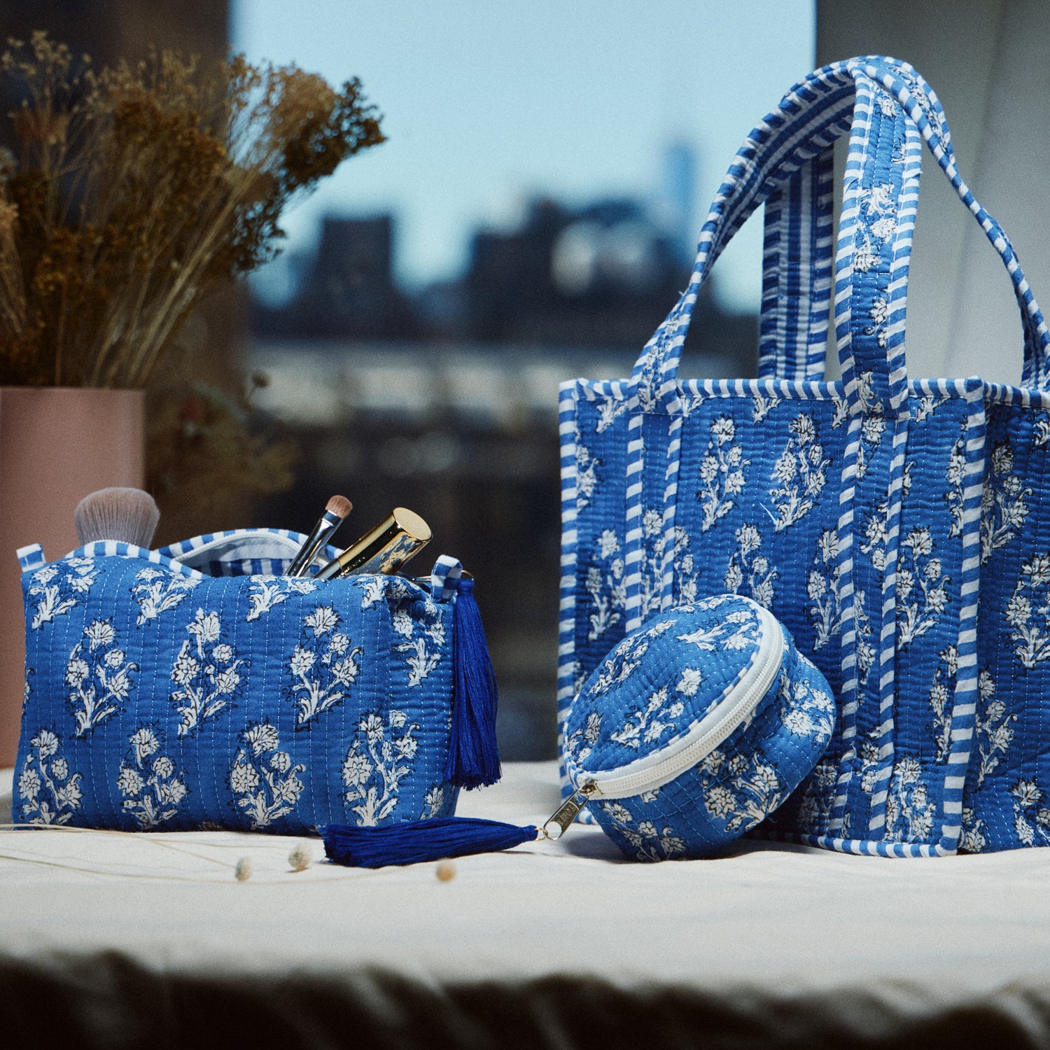 Blue Quilted Floral Round Coin Pouch – Zipper Coin Purse with Tassel