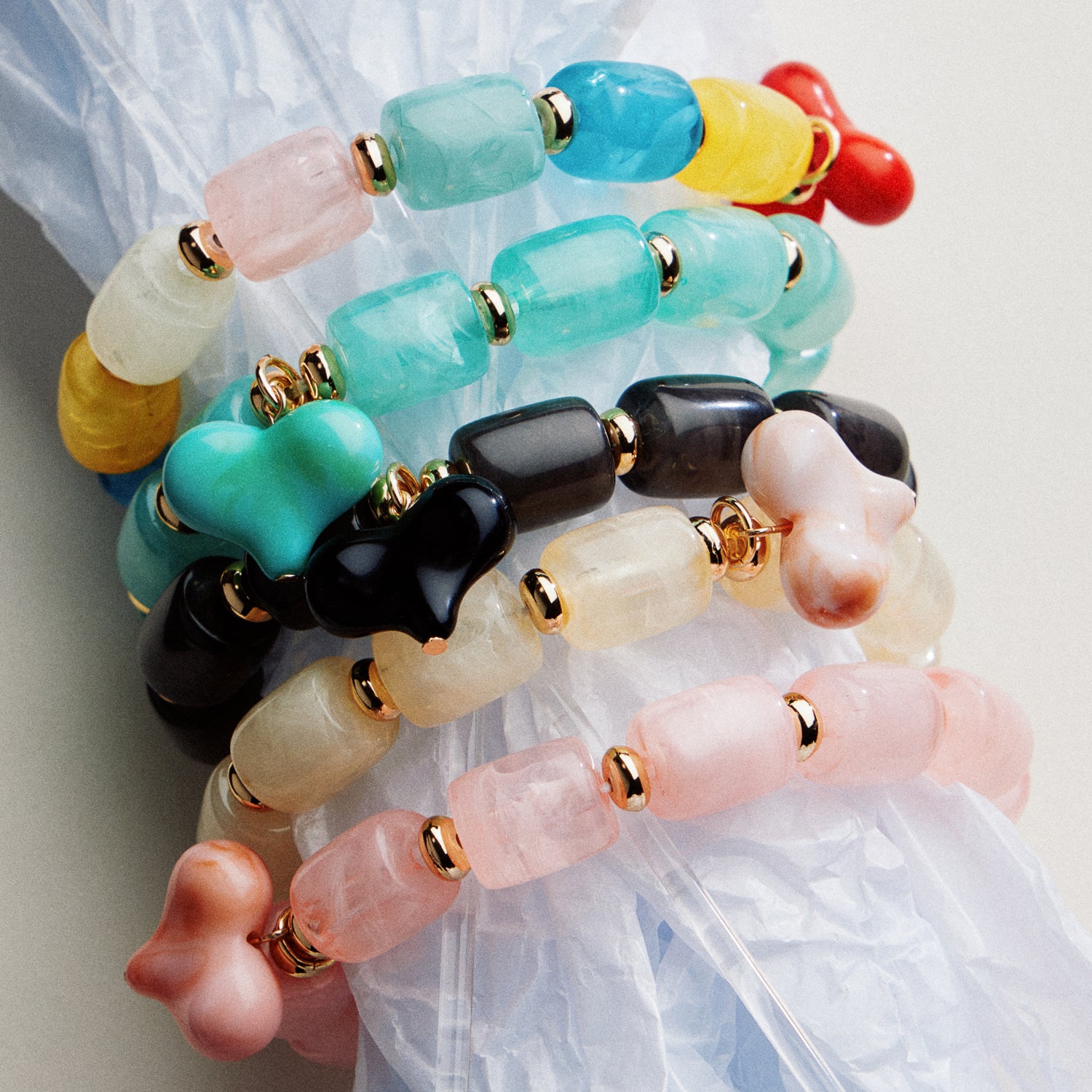 Chunky Beaded Stretch Bracelet with Heart Charm – Polished Resin Beads & Gold Accents, Statement Elastic Bracelet - Frem