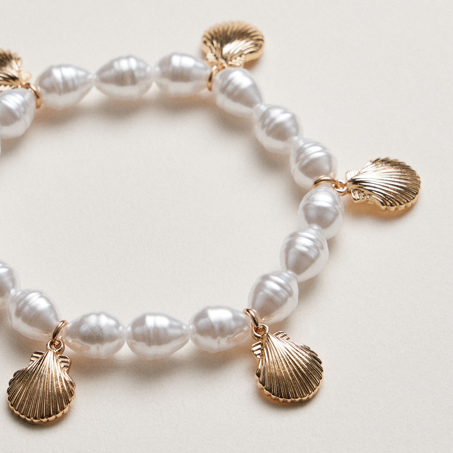 Pearl Bracelet with Gold Scallop Shell Charms | Pearl & Gold Jewelry