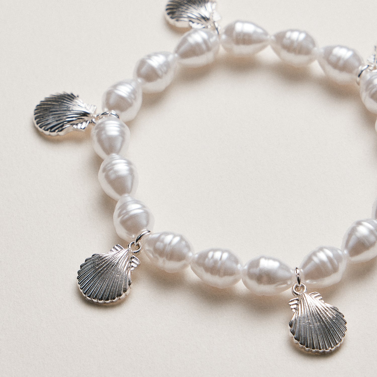 Pearl Bracelet with Gold Scallop Shell Charms | Pearl & Gold Jewelry