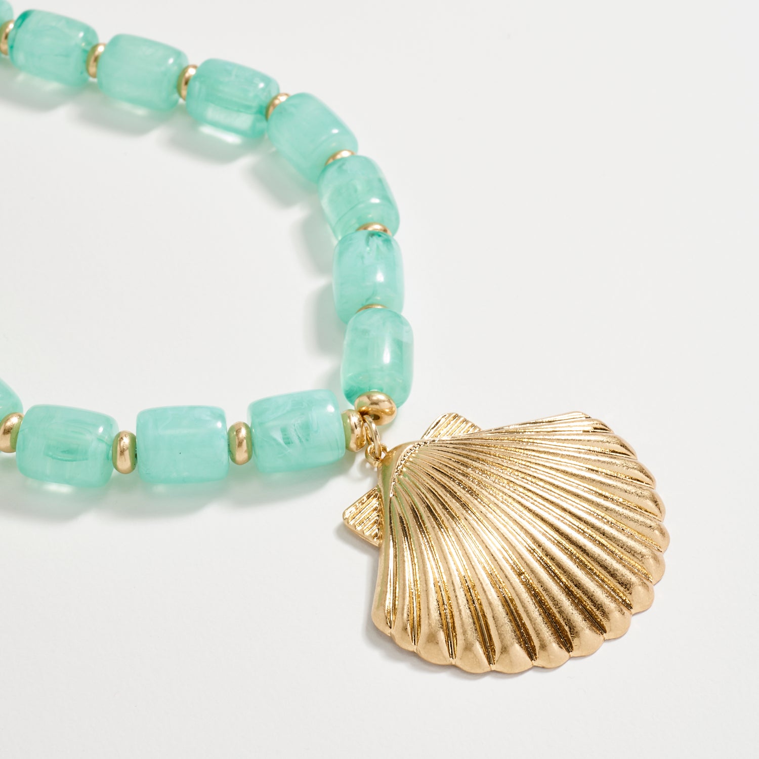 Gold Seashell Pendant Beaded Necklace – Chunky Resin Barrel Beads with Adjustable Chain, Coastal Statement Jewelry for Women - Frem