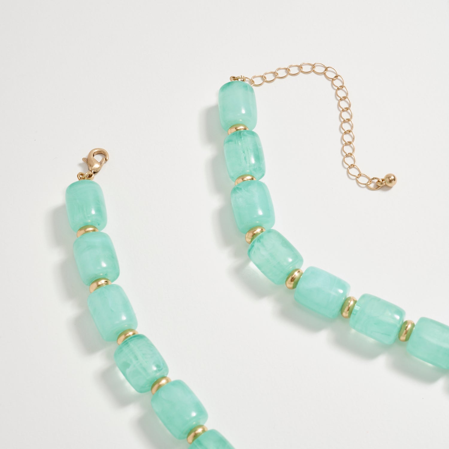 Gold Seashell Pendant Beaded Necklace – Chunky Resin Barrel Beads with Adjustable Chain, Coastal Statement Jewelry for Women - Frem
