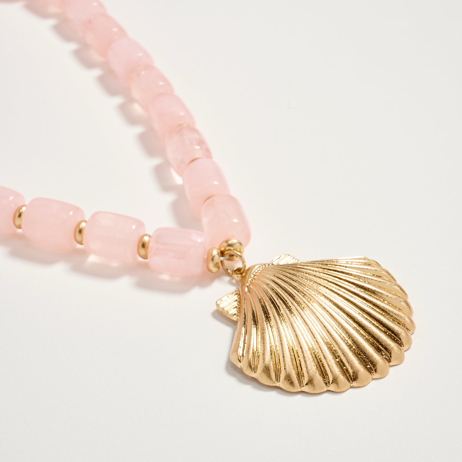 Gold Seashell Pendant Beaded Necklace – Chunky Resin Barrel Beads with Adjustable Chain, Coastal Statement Jewelry for Women - Frem