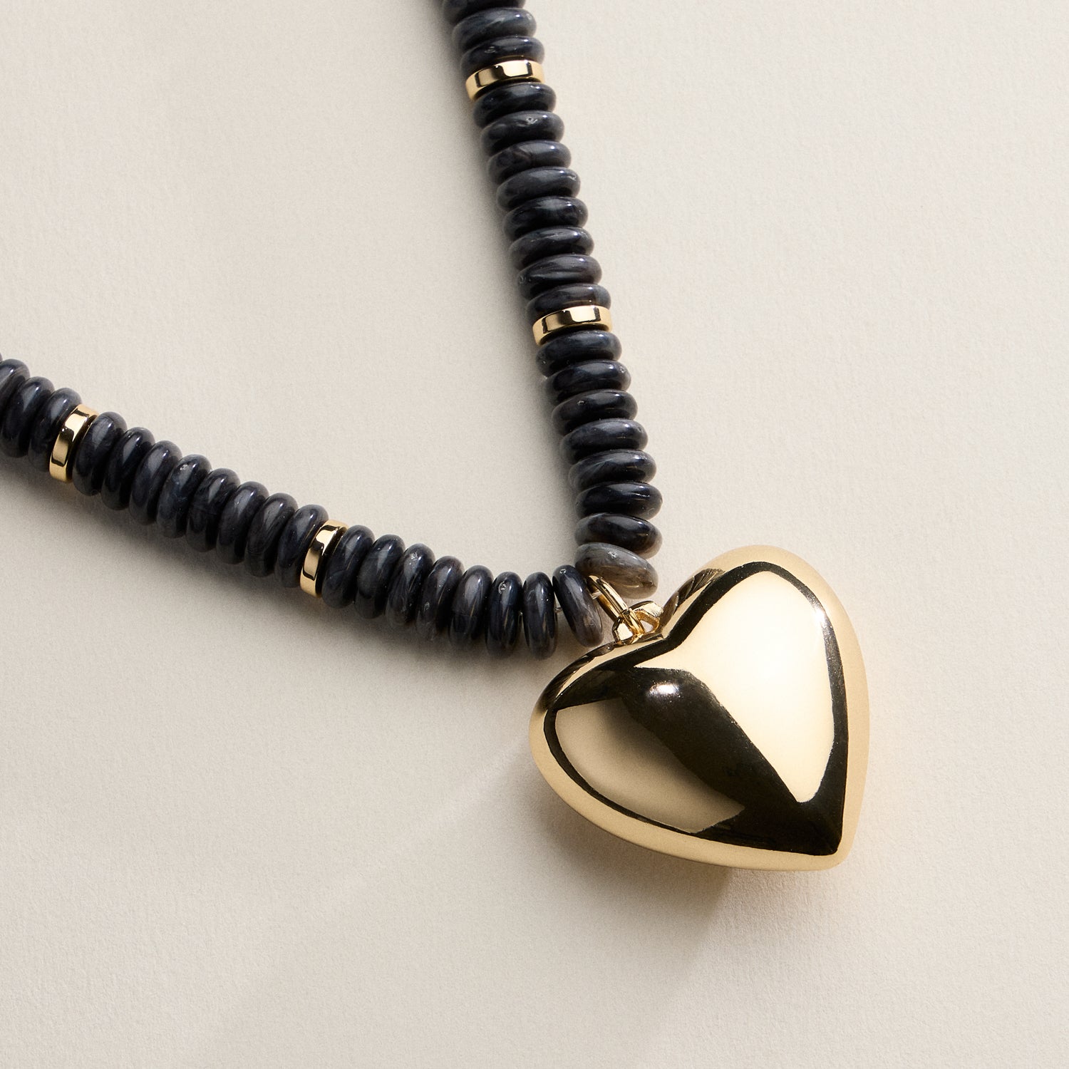 Gold Heart Pendant Beaded Necklace – Colorful Stone Choker with Adjustable Chain - Frem